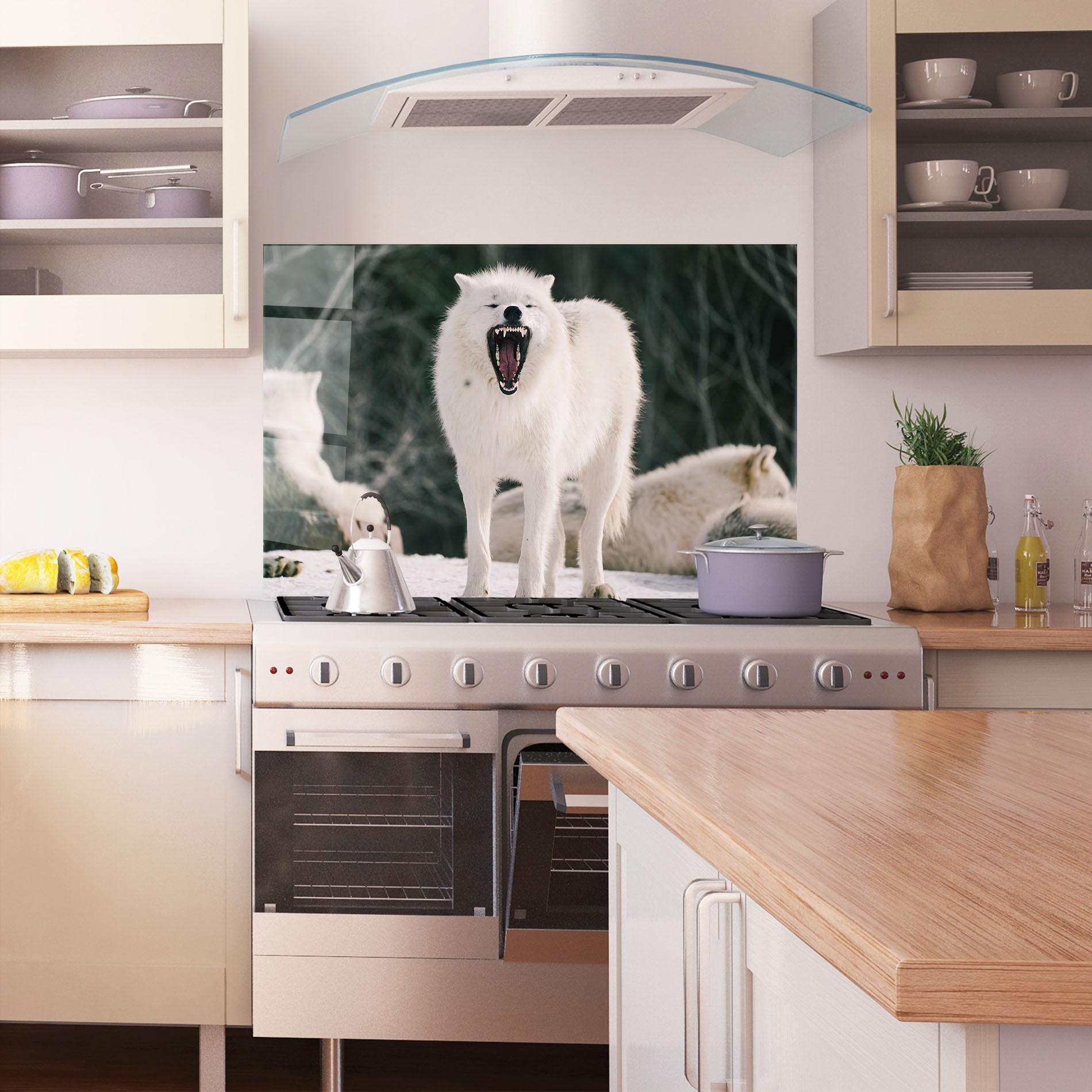 Küchenrückwand Glas Laughing White Wolf mockup 1