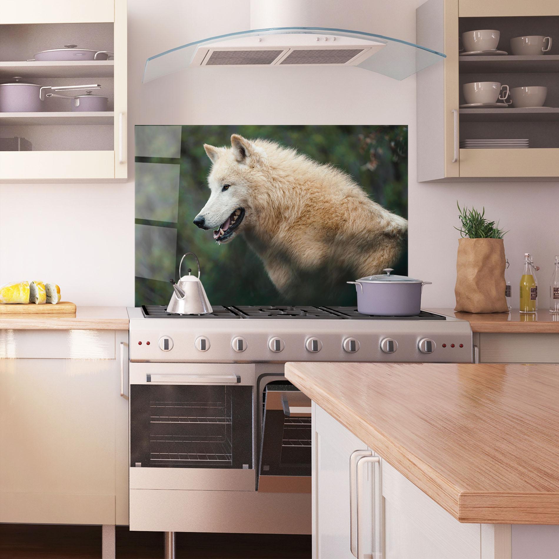 Küchenrückwand Glas White Alpha Wolf mockup 1