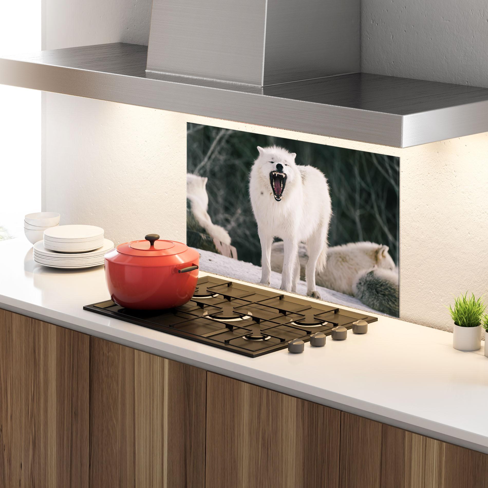 Küchenrückwand Glas Laughing White Wolf mockup 4