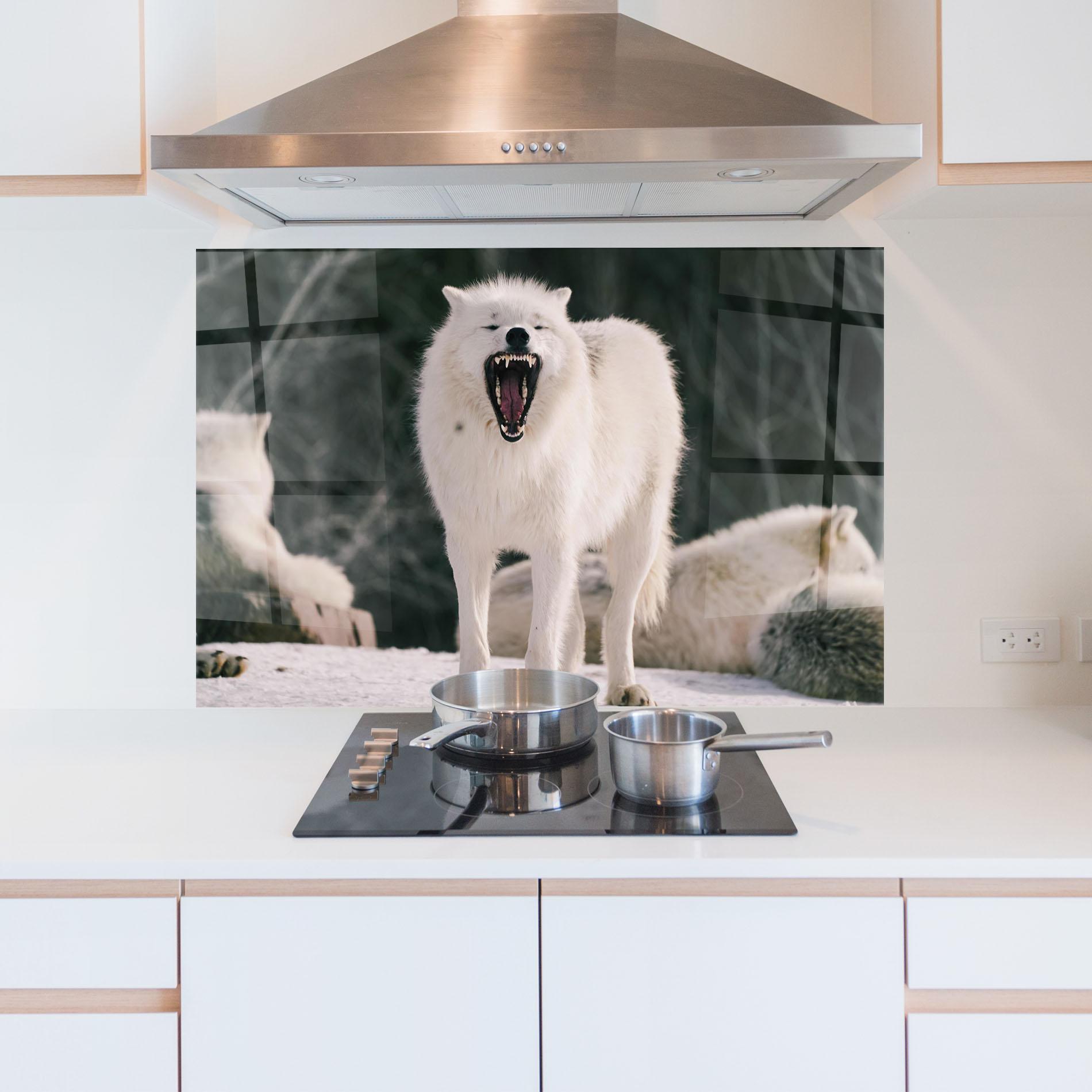 Küchenrückwand Glas Laughing White Wolf mockup 5