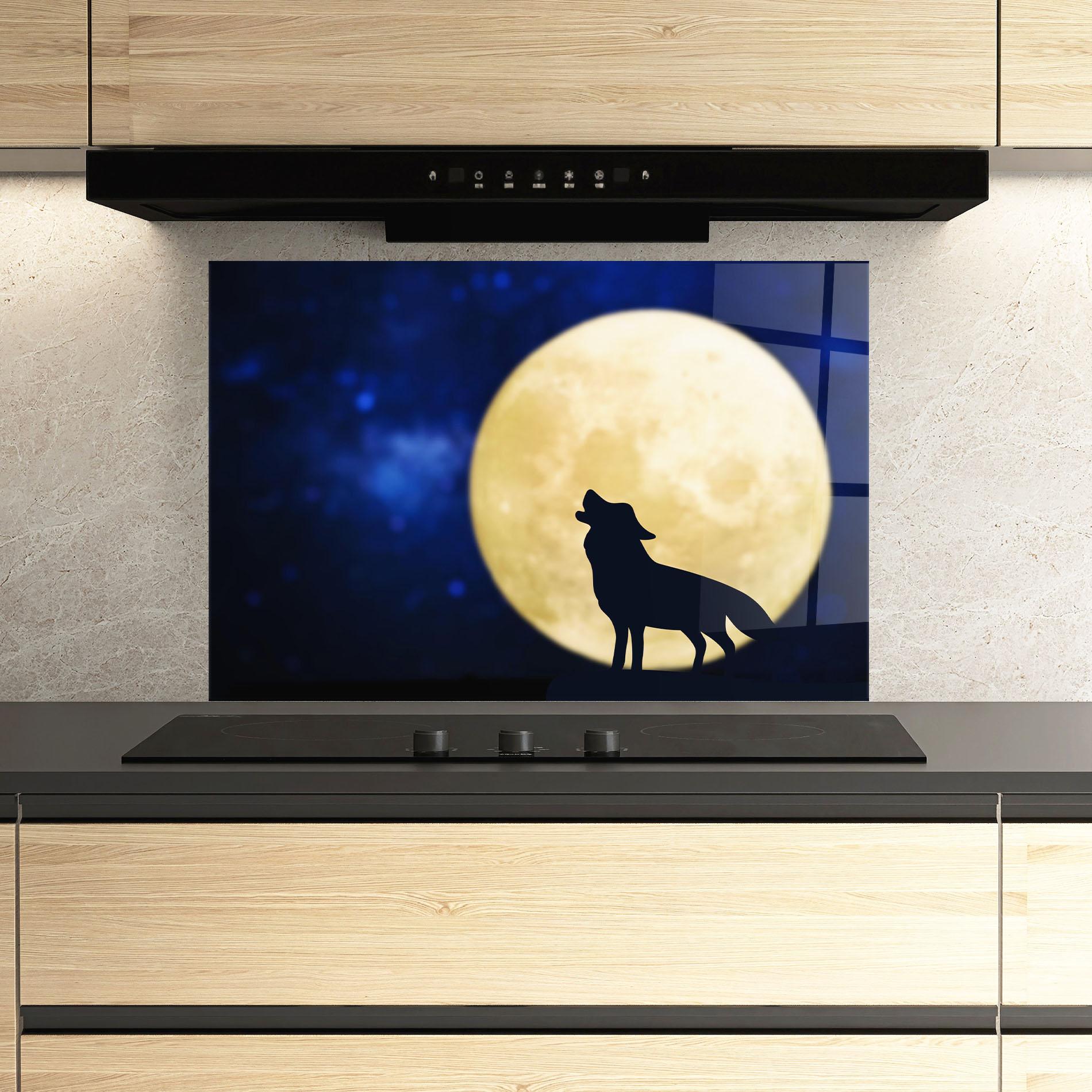 Küchenrückwand Glas Howling Wolf Silhouette mockup 3