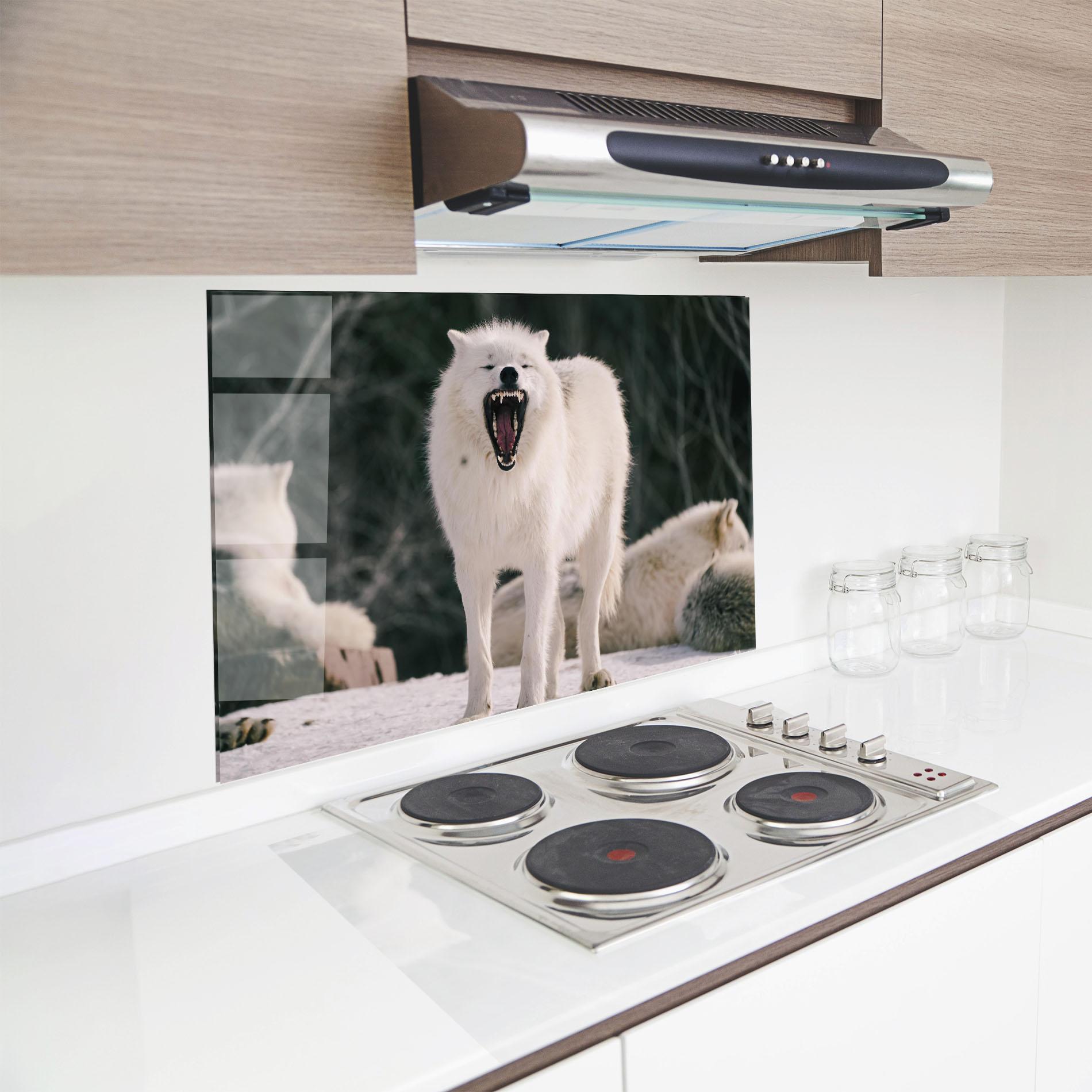Küchenrückwand Glas Laughing White Wolf mockup 8