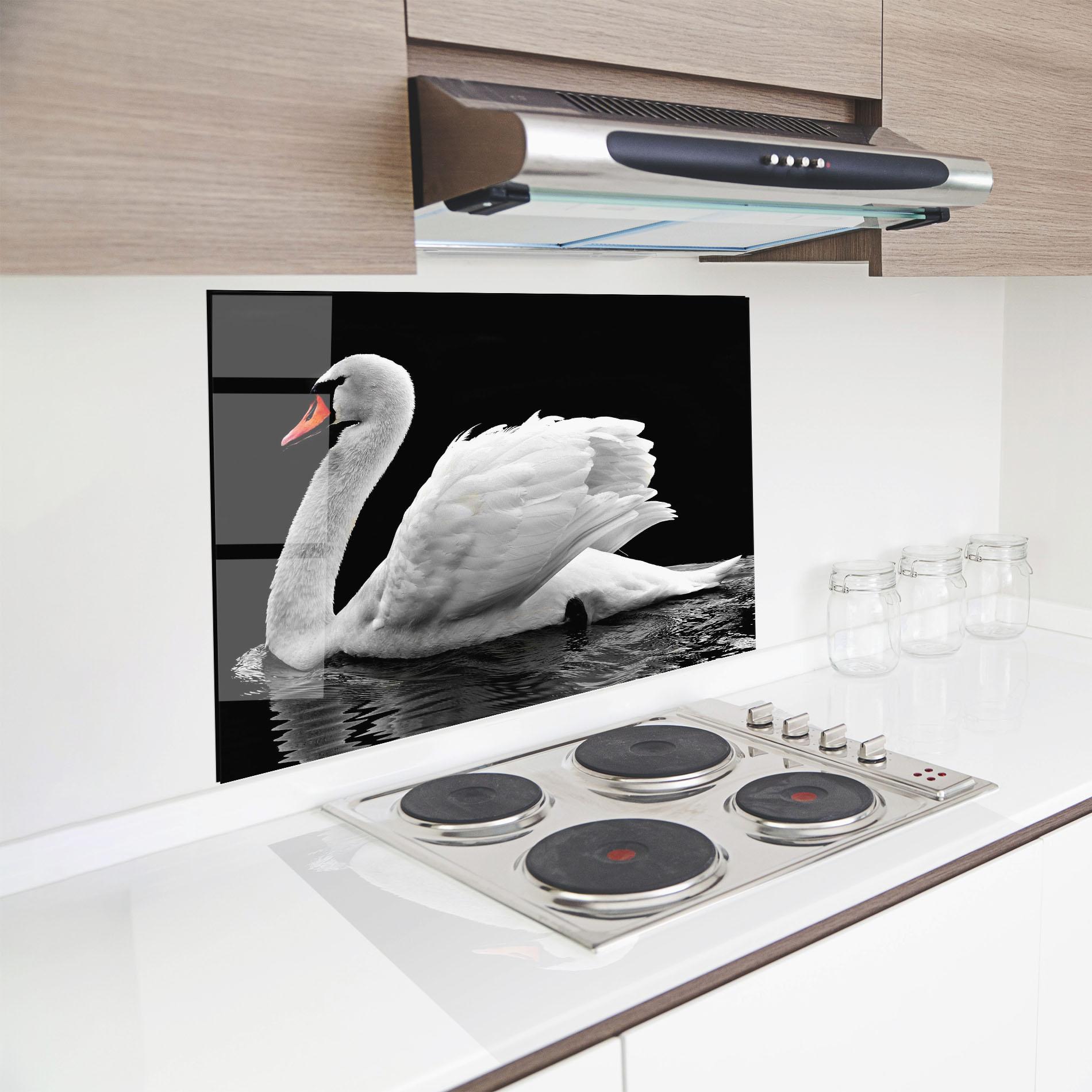 Küchenrückwand Glas Black And White Swan mockup 8