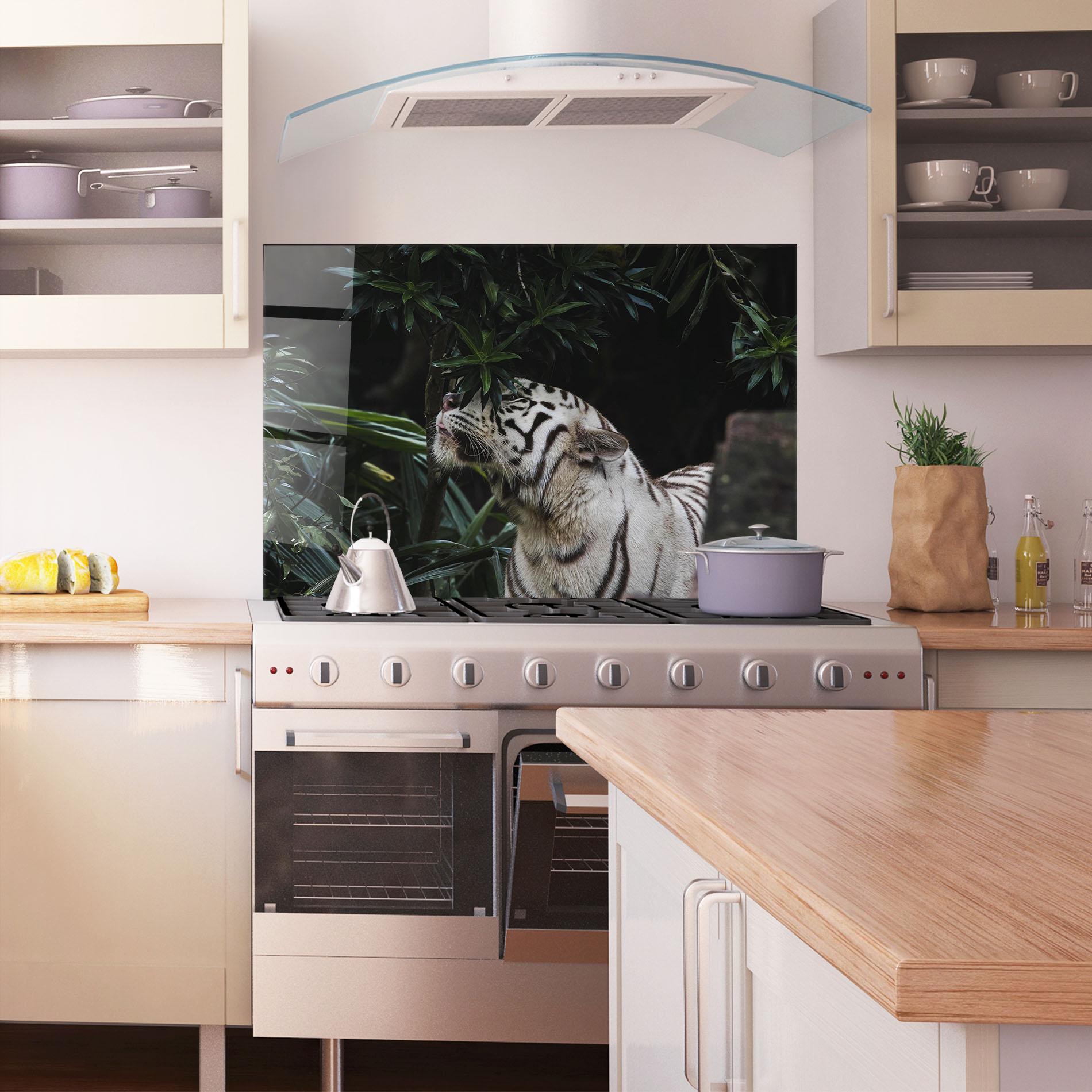 Küchenrückwand Glas White Tiger mockup 1