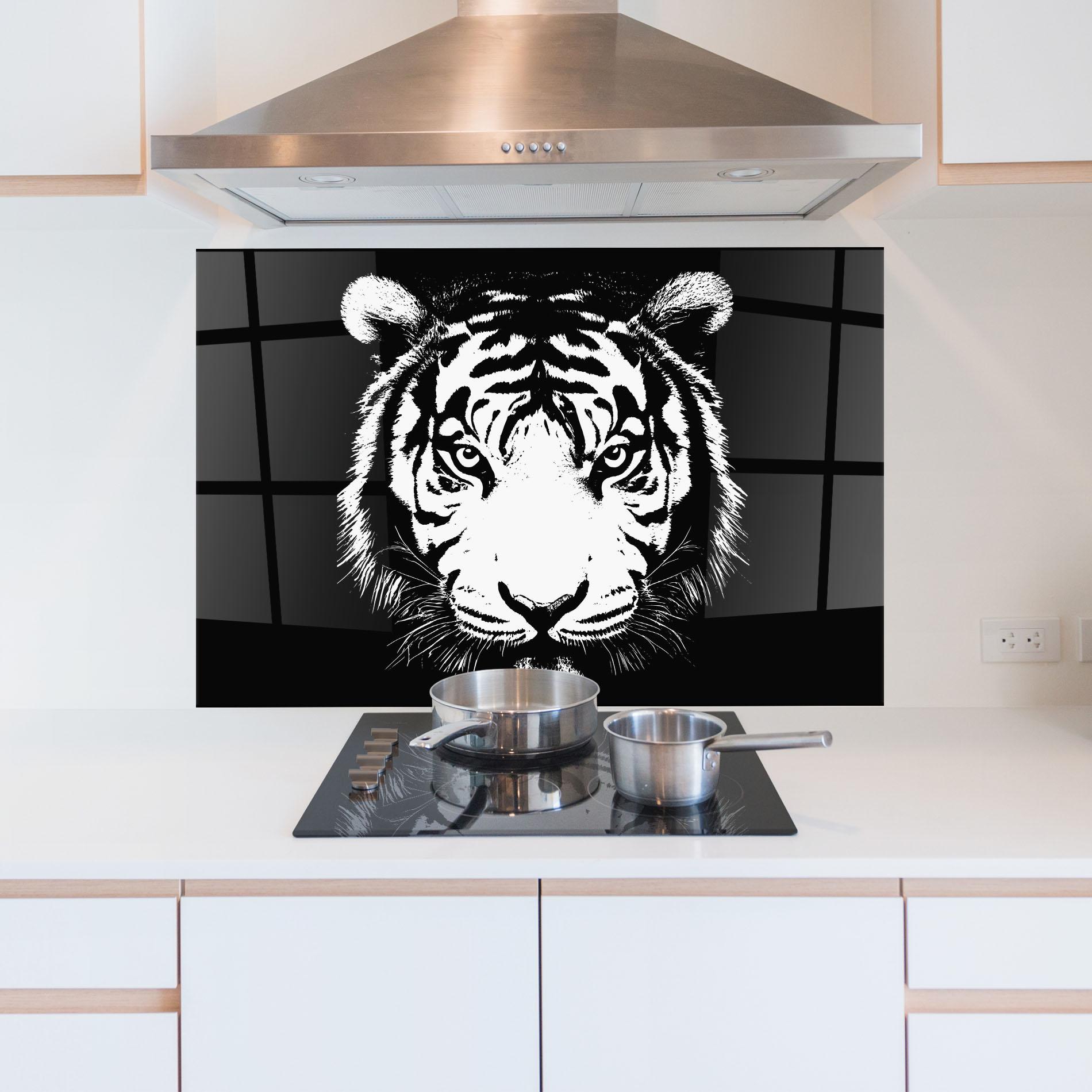 Küchenrückwand Glas White Head Tiger mockup 5