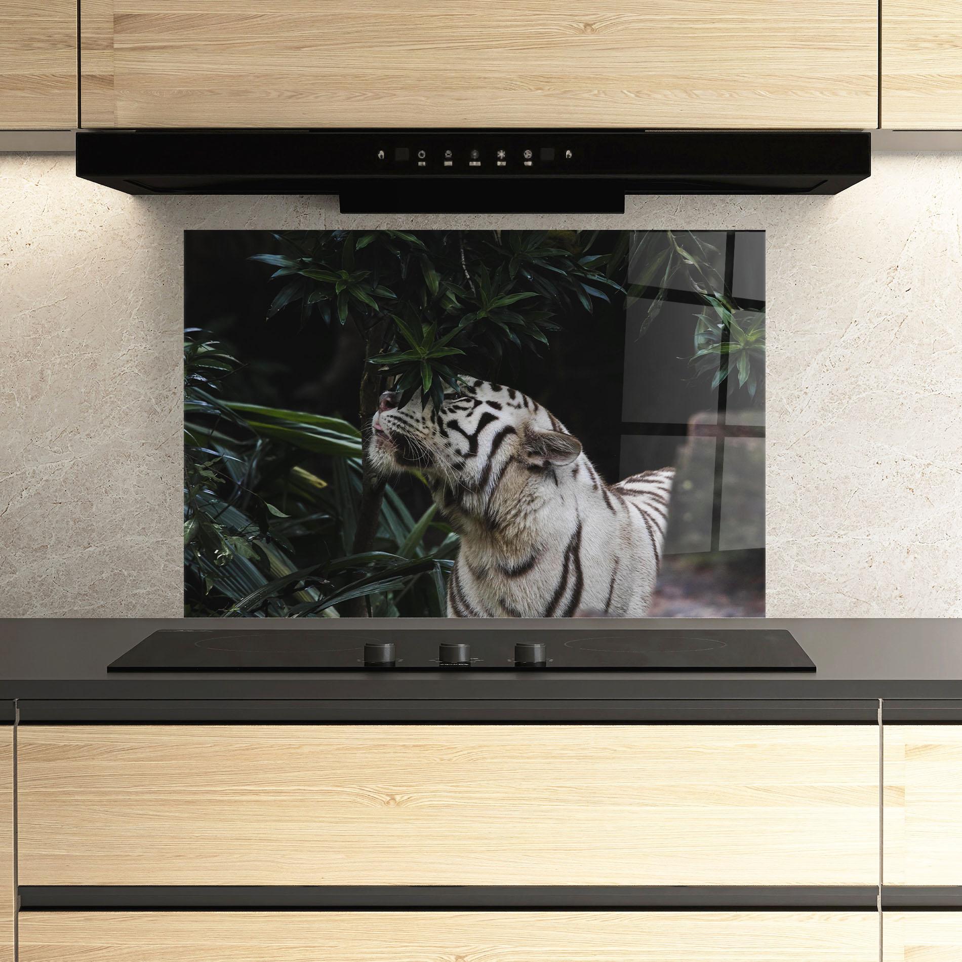 Küchenrückwand Glas White Tiger mockup 3