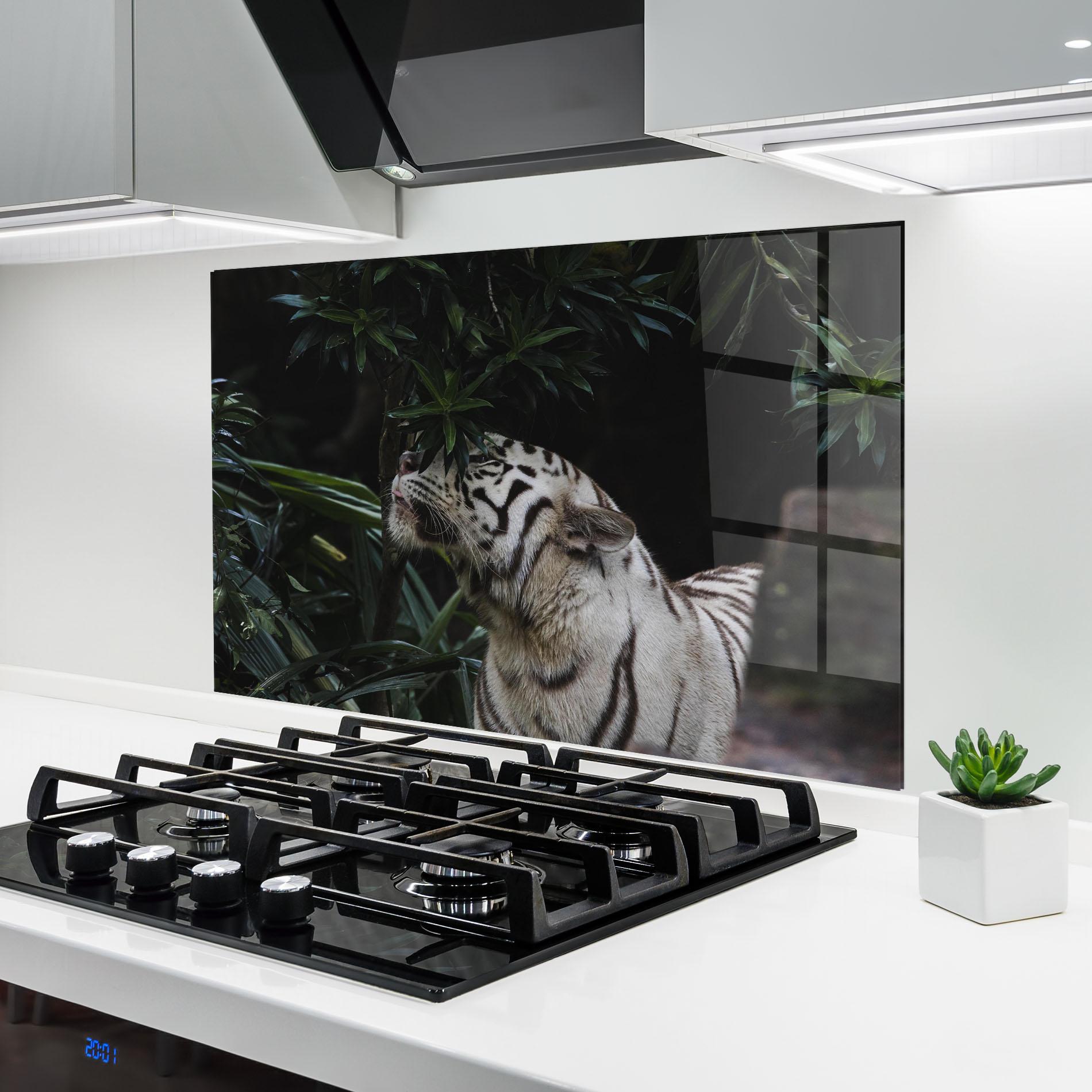 Küchenrückwand Glas White Tiger mockup 6