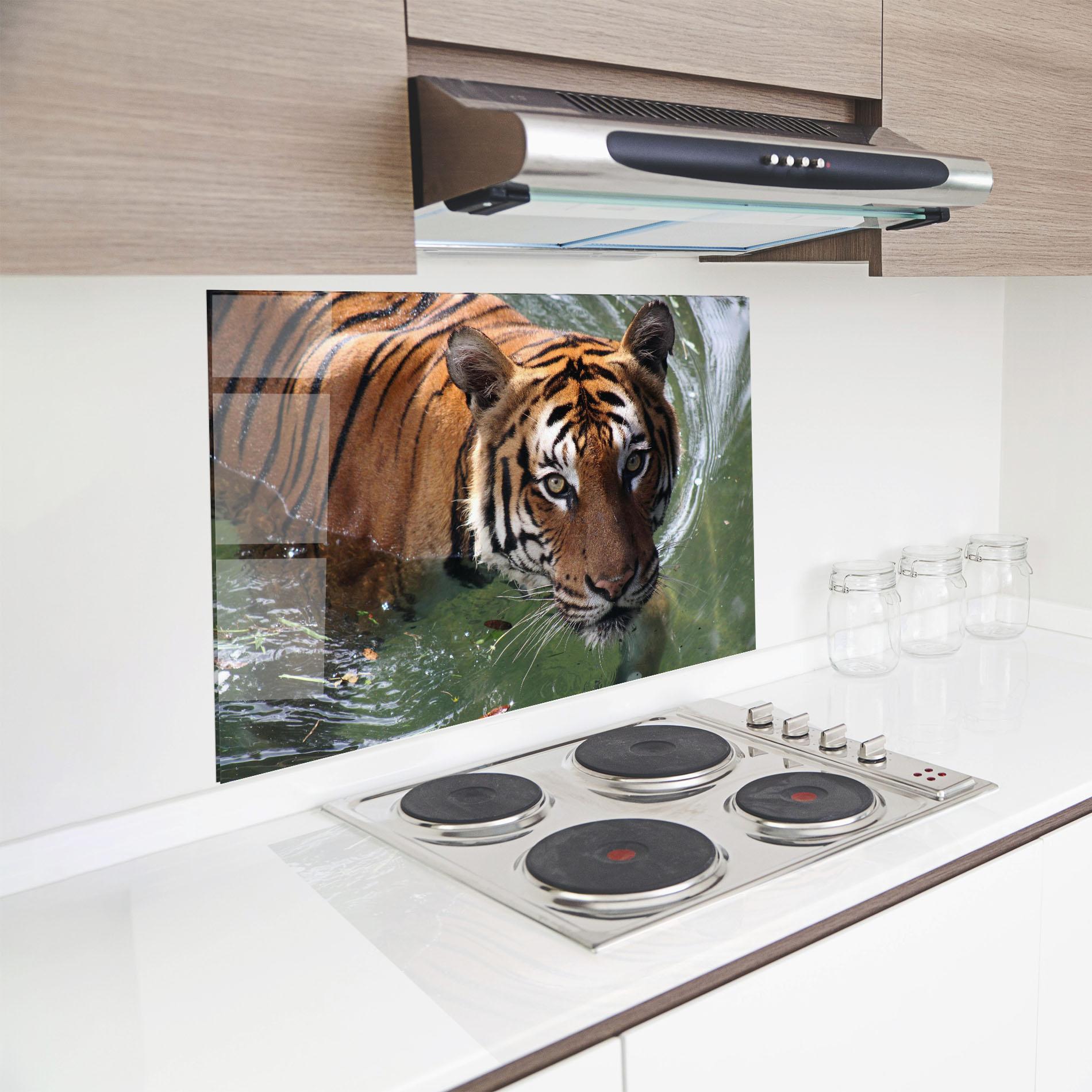 Küchenrückwand Glas Tiger Swimming mockup 8