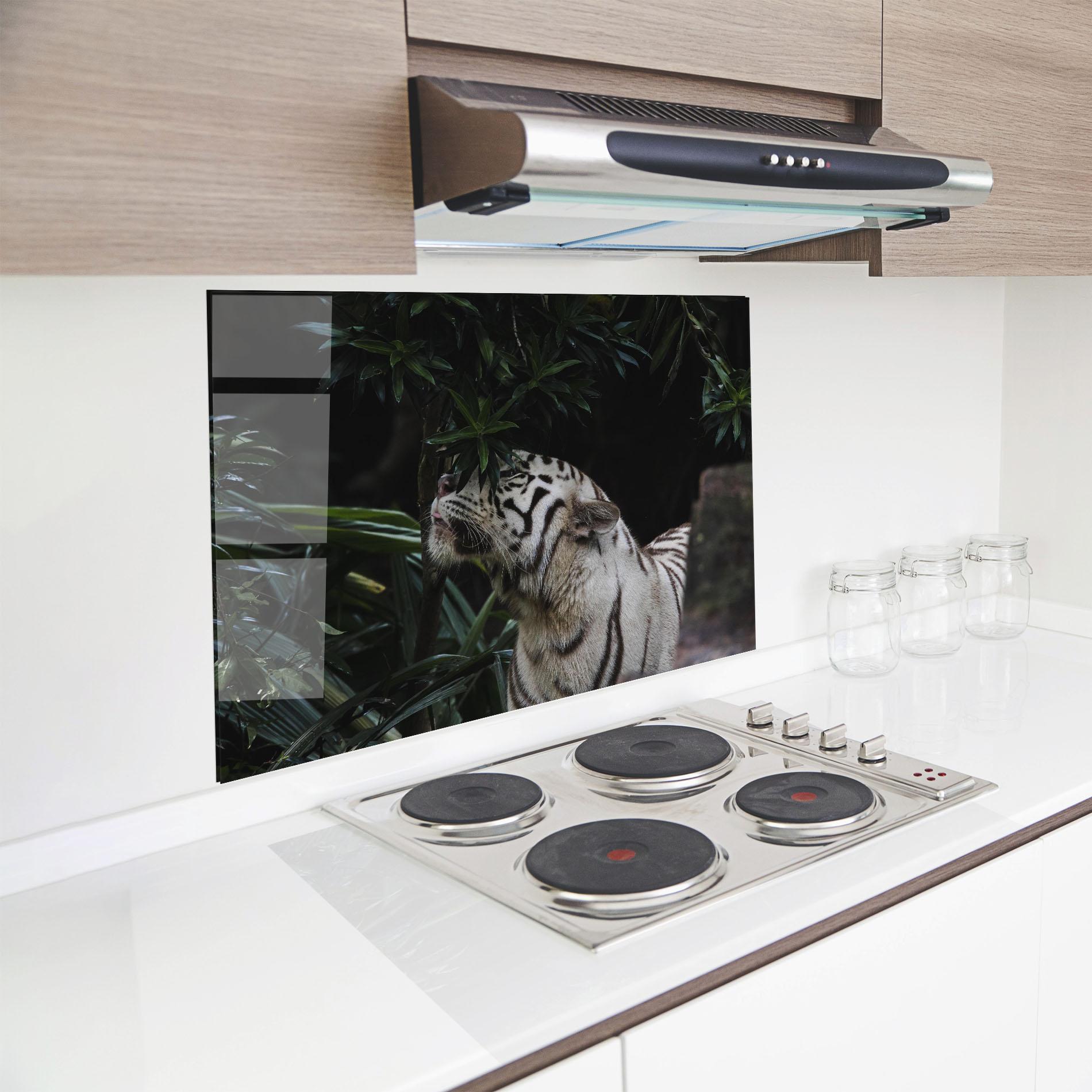 Küchenrückwand Glas White Tiger mockup 8