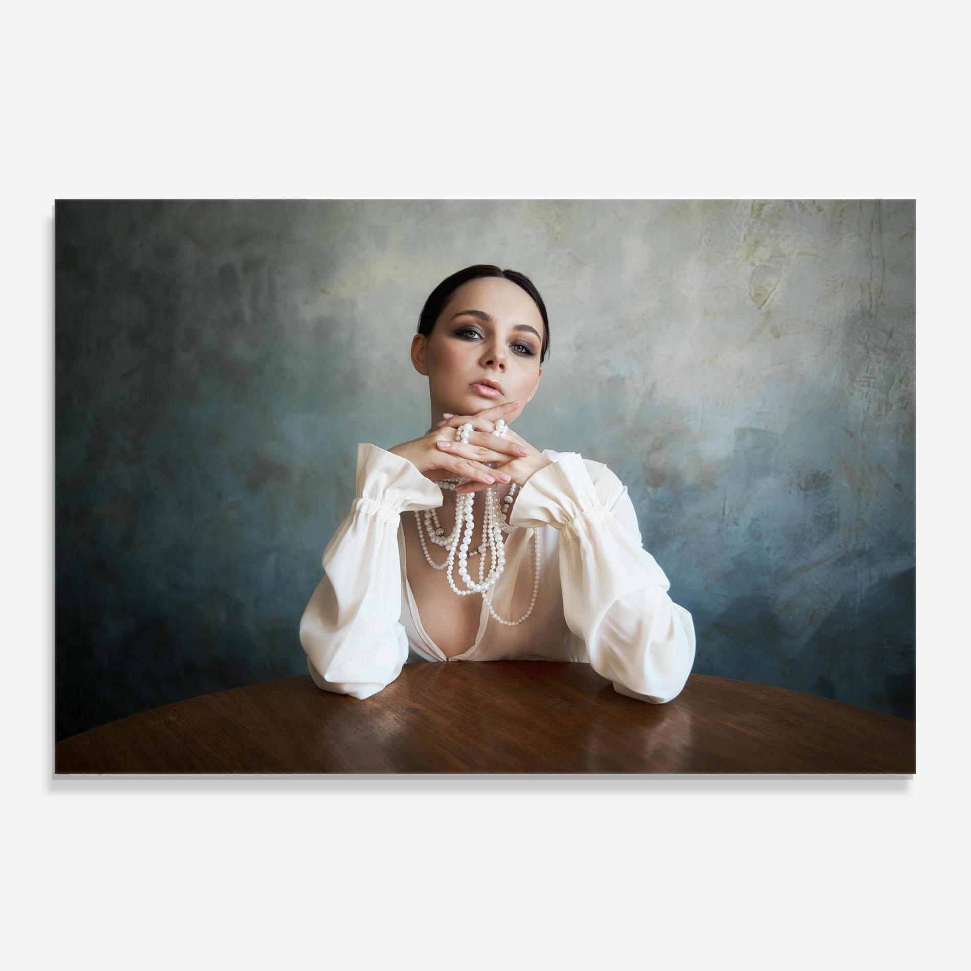 Küchenrückwand Glas Girl White Pearls mockup 0