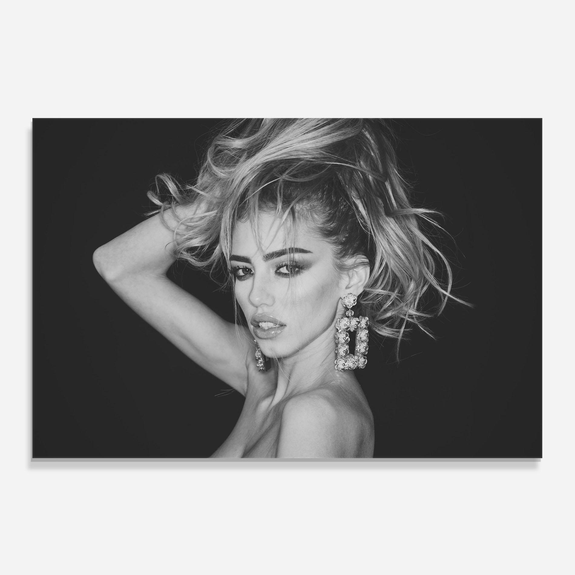 Küchenrückwand Glas Grey Flower Earrings mockup 0