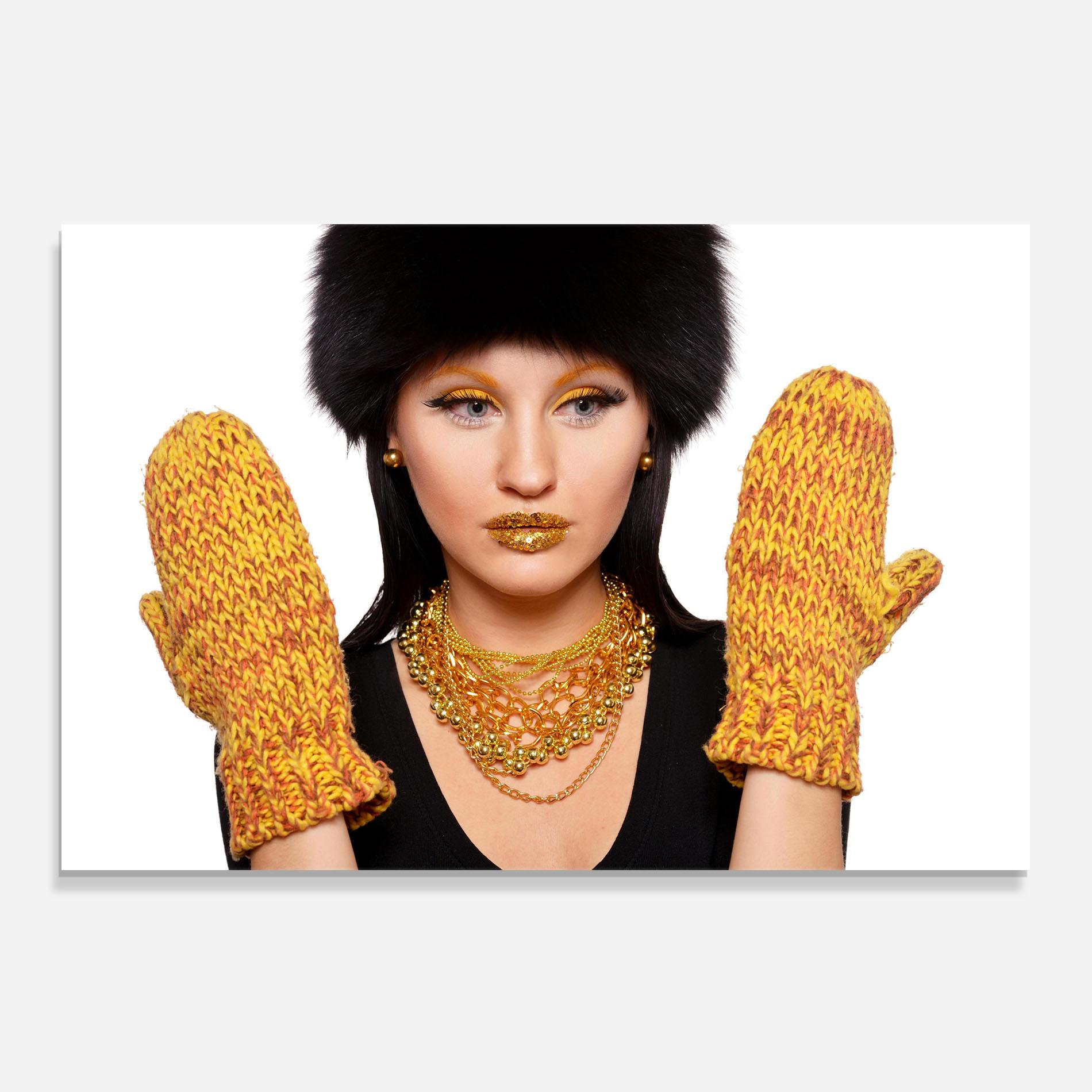 Küchenrückwand Glas Iteresting Gold Accessories mockup 0