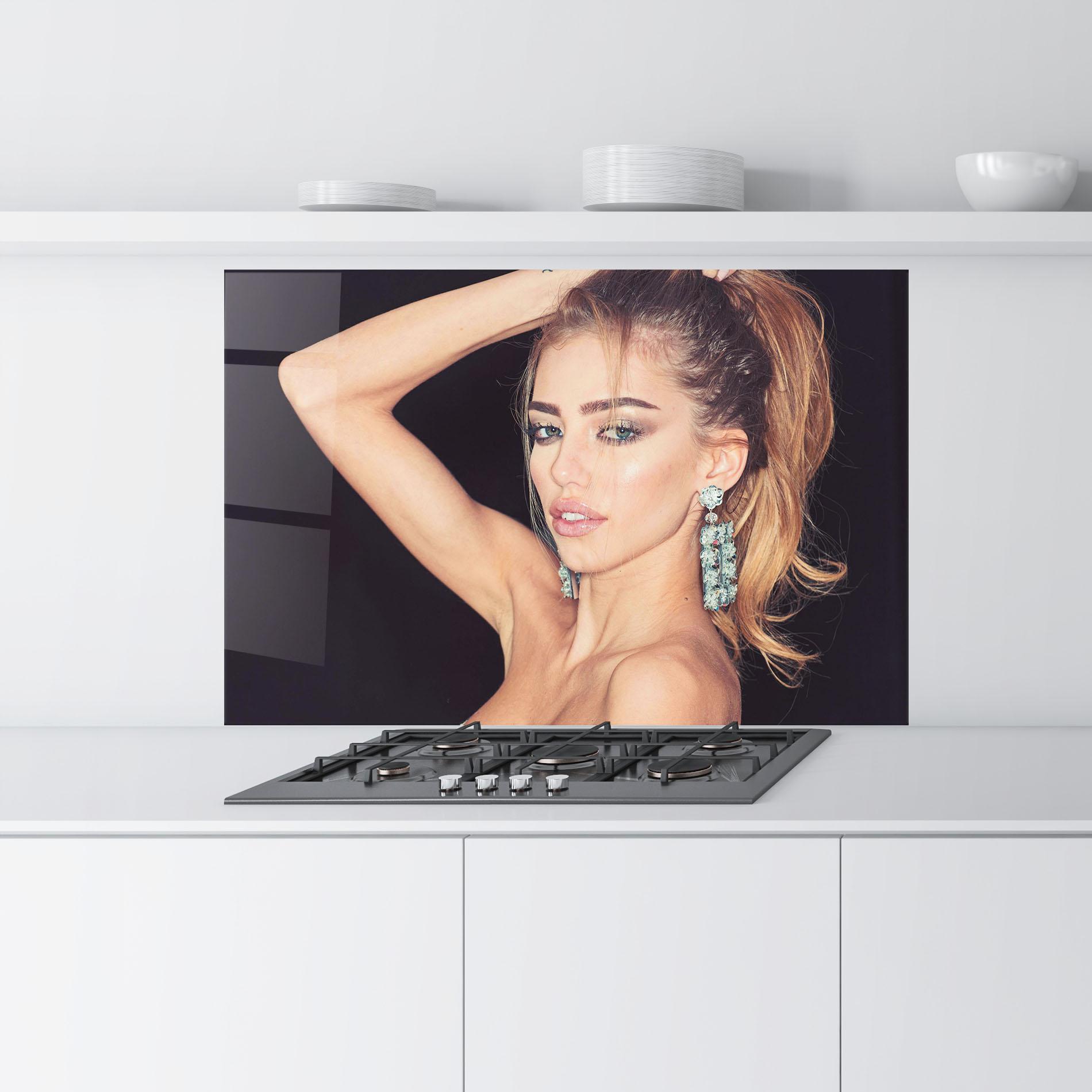 Küchenrückwand Glas Flower Earrings mockup 9