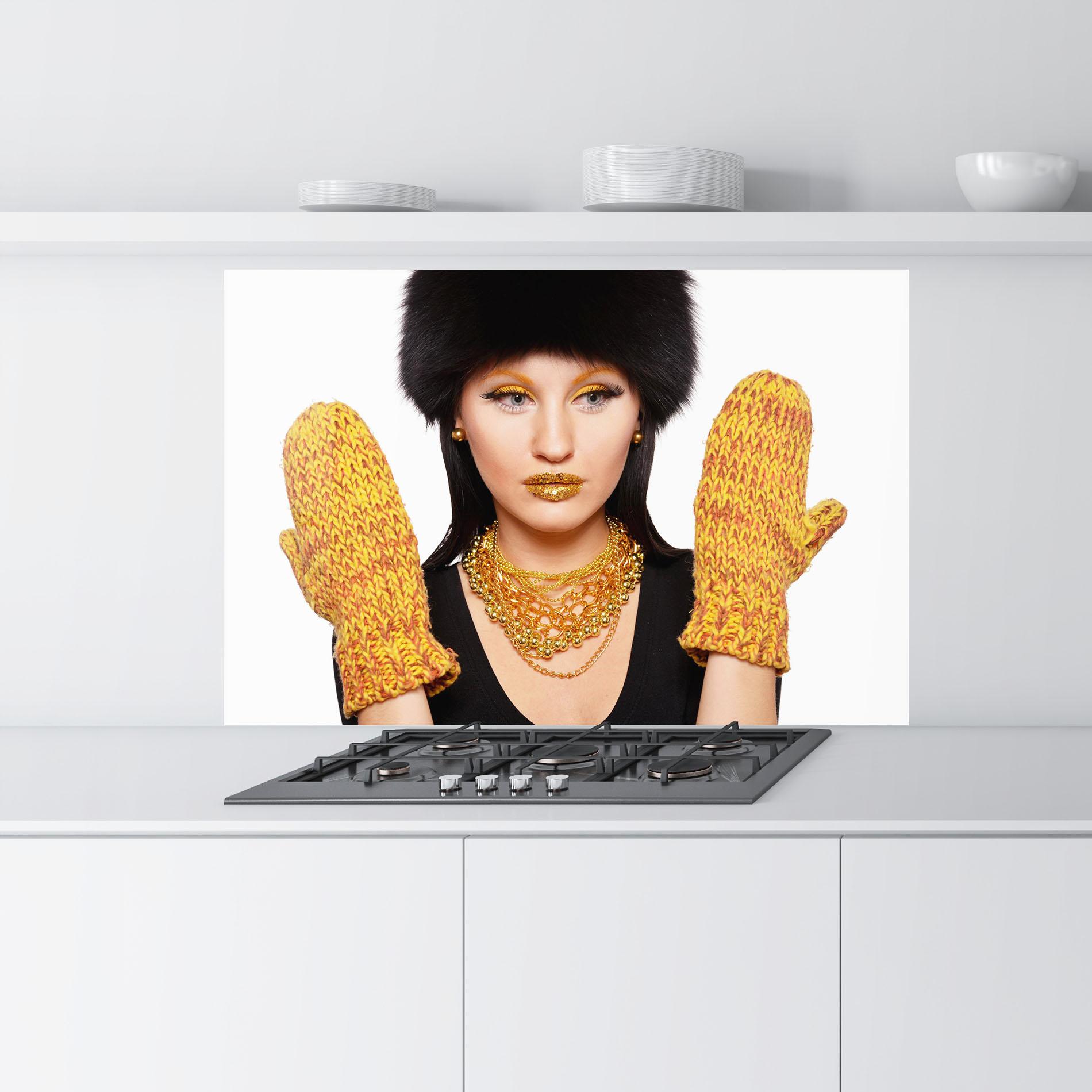 Küchenrückwand Glas Iteresting Gold Accessories mockup 9