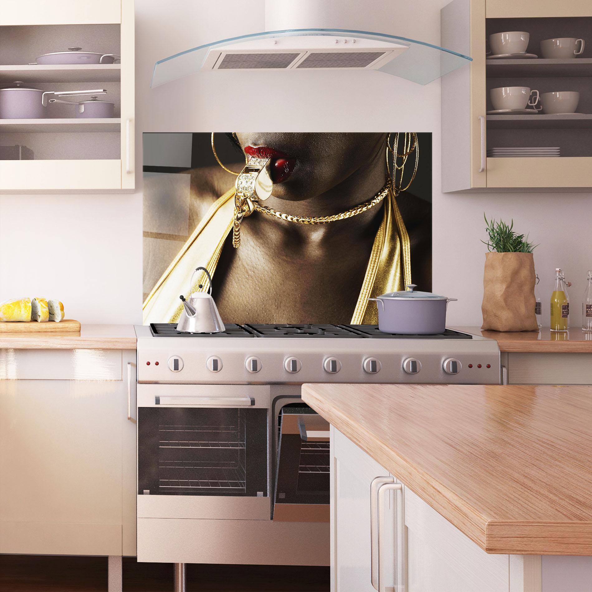 Küchenrückwand Glas Golden Whistle mockup 1