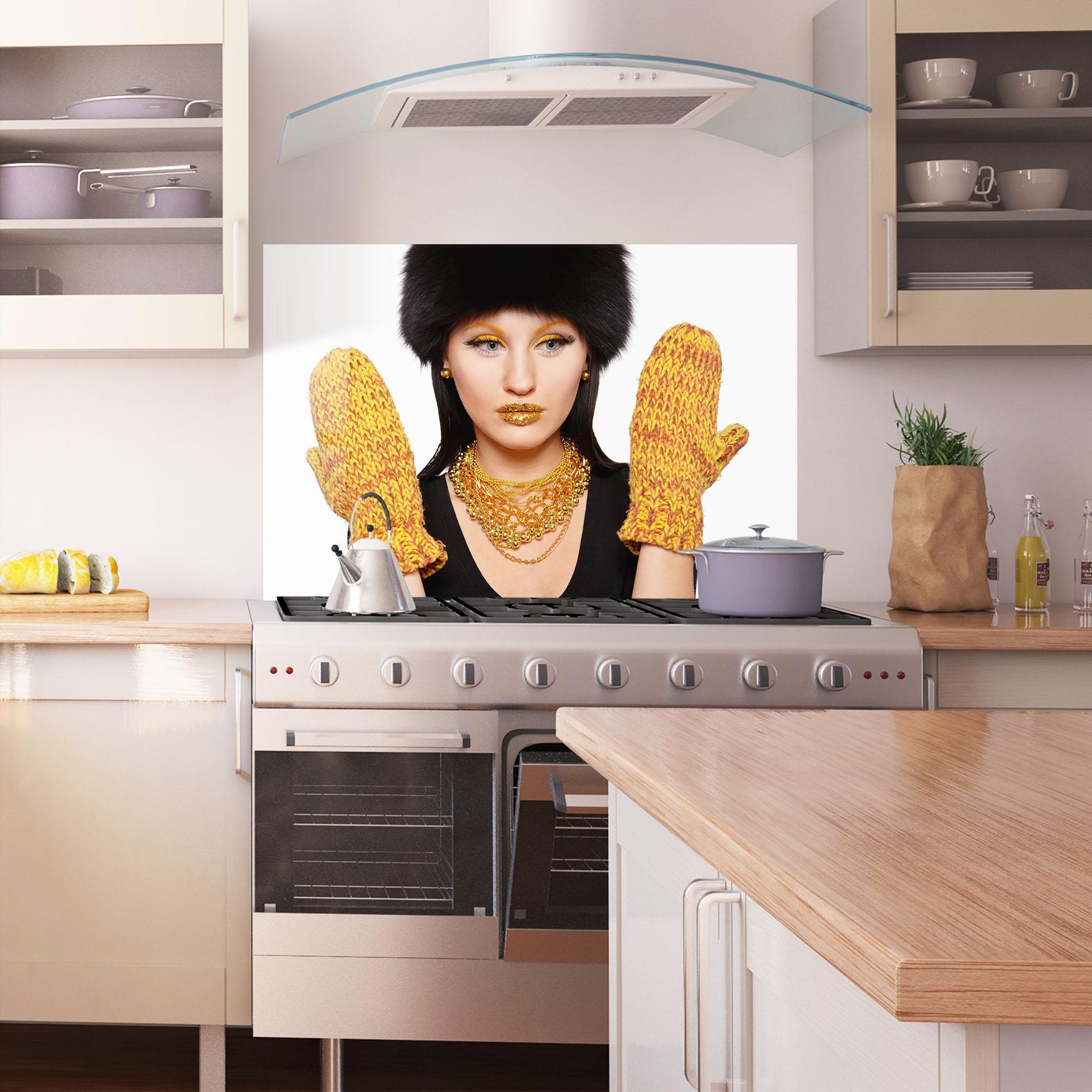 Küchenrückwand Glas Iteresting Gold Accessories mockup 1