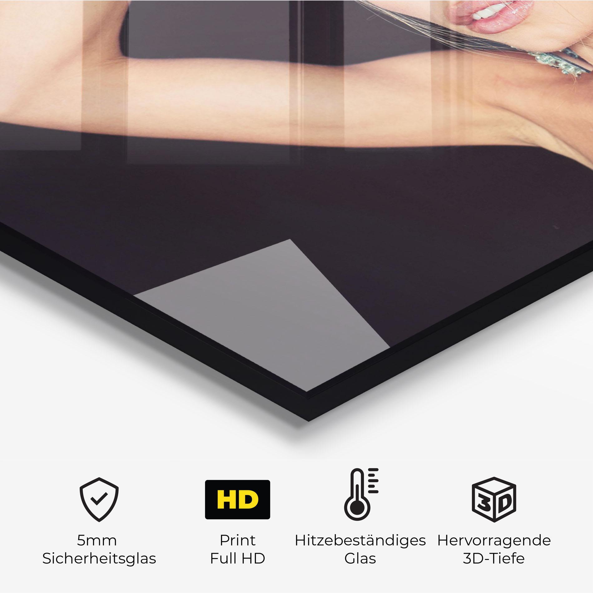 Küchenrückwand Glas Flower Earrings mockup 2