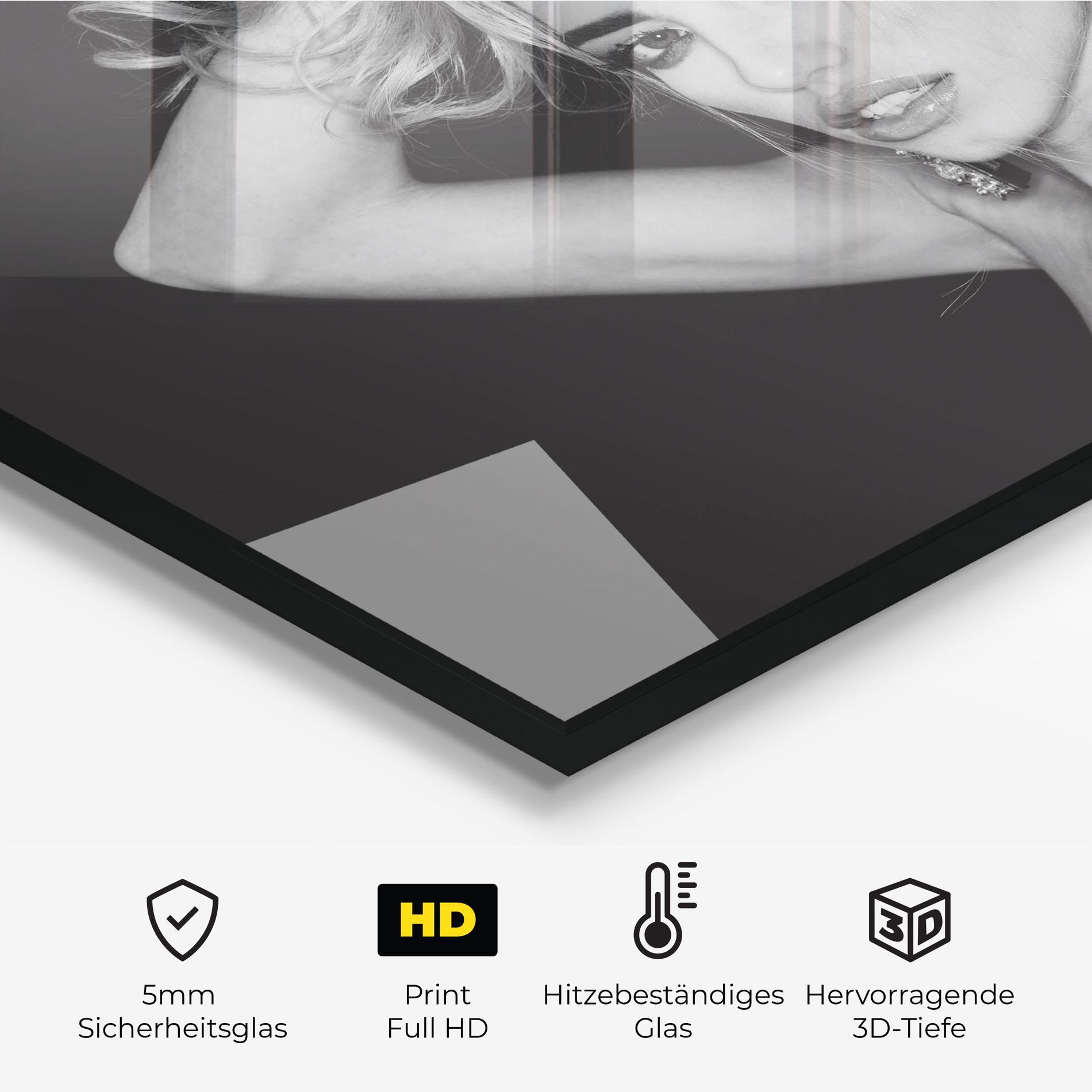 Küchenrückwand Glas Grey Flower Earrings mockup 2