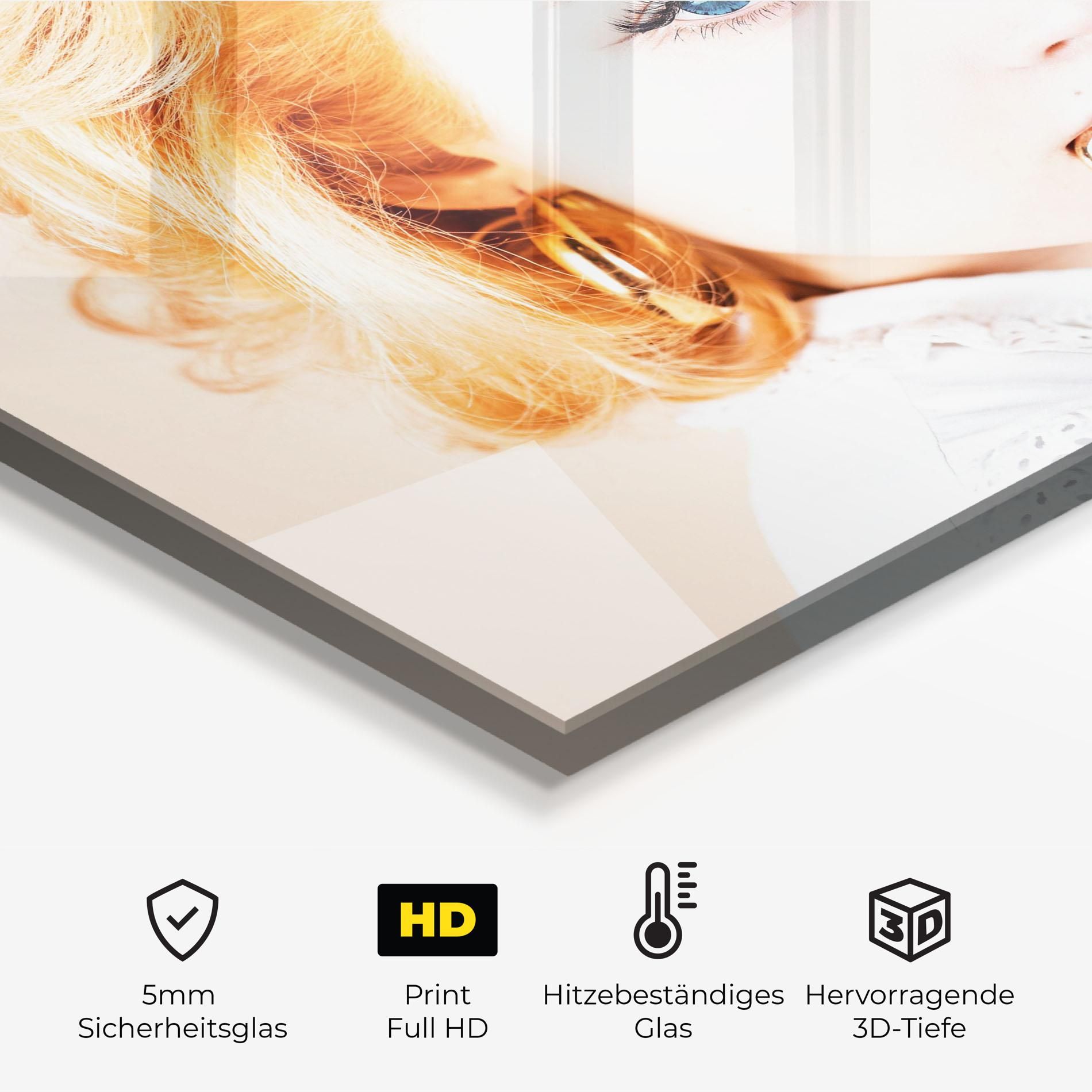 Lips Gold Chain mockup 2