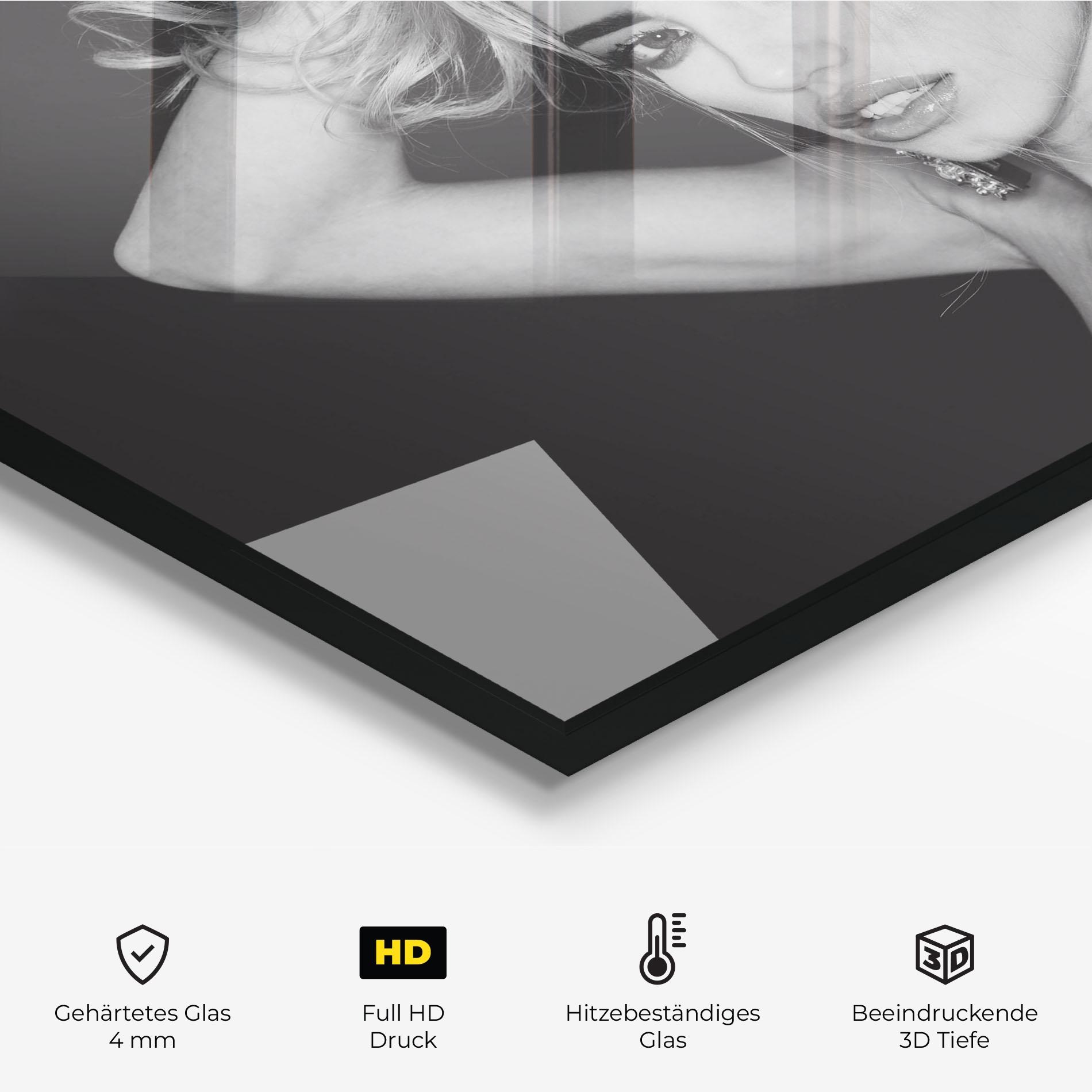 Küchenrückwand Glas Grey Flower Earrings mockup 2