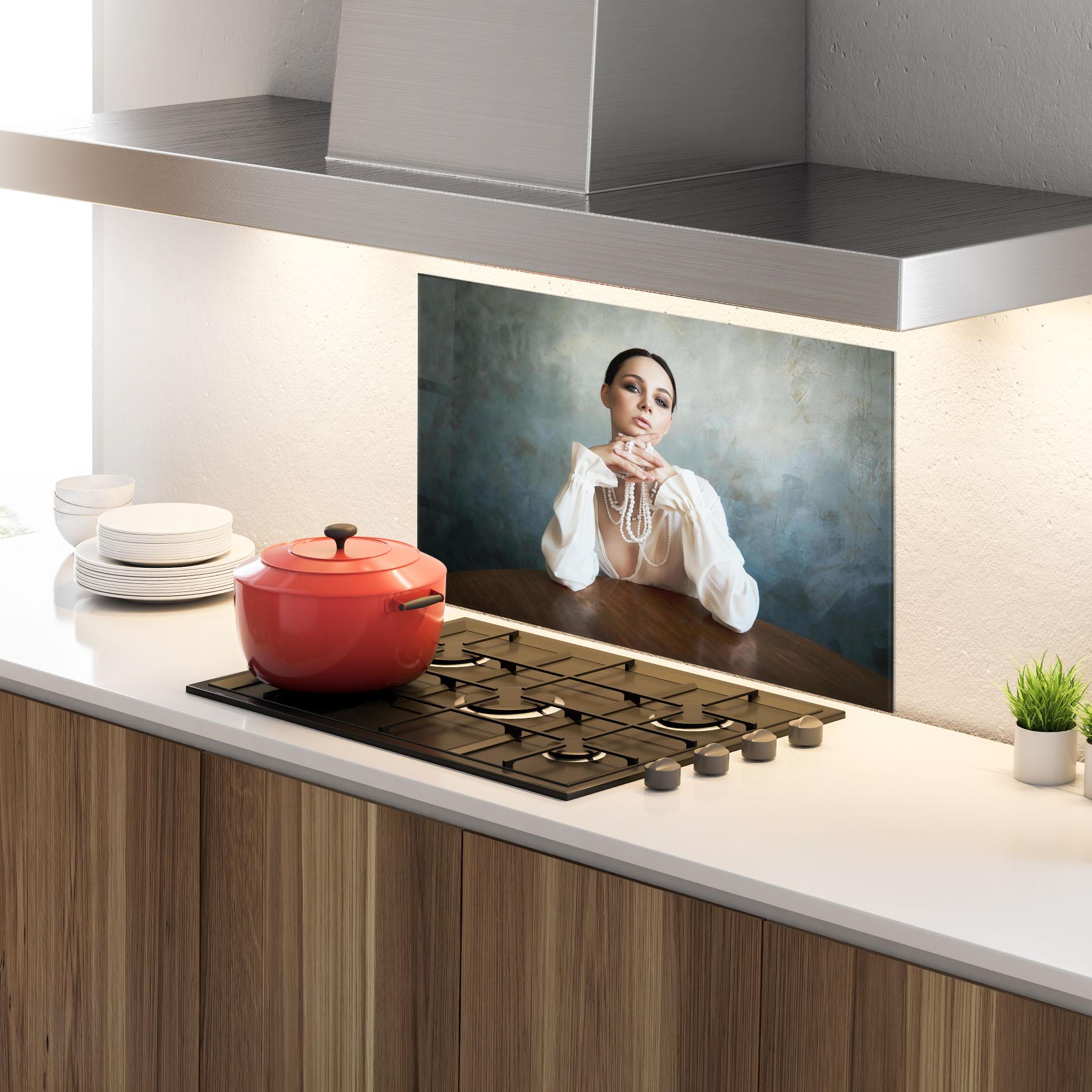 Küchenrückwand Glas Girl White Pearls mockup 4