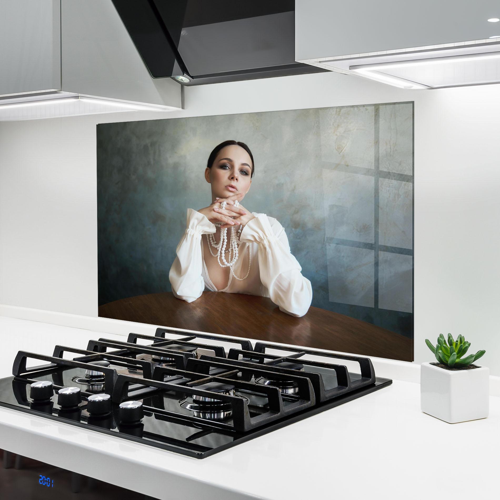 Küchenrückwand Glas Girl White Pearls mockup 6