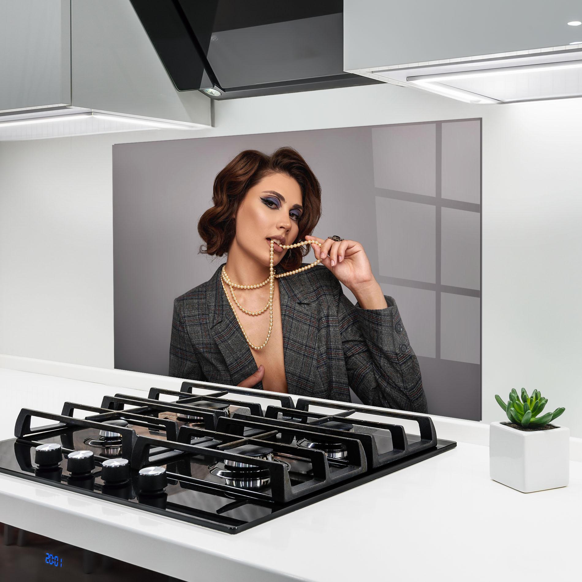 Küchenrückwand Glas Gold Pearls mockup 6