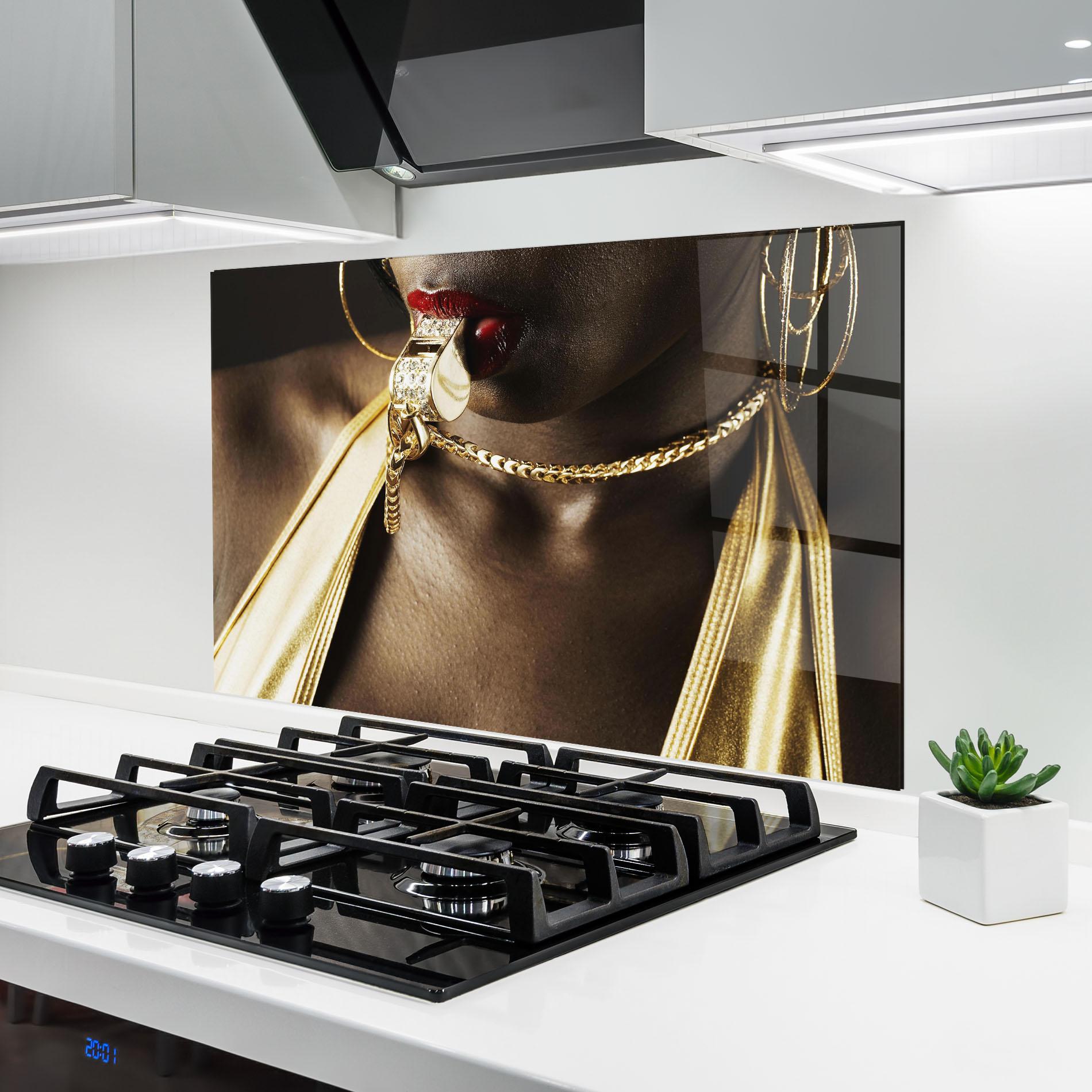 Küchenrückwand Glas Golden Whistle mockup 6