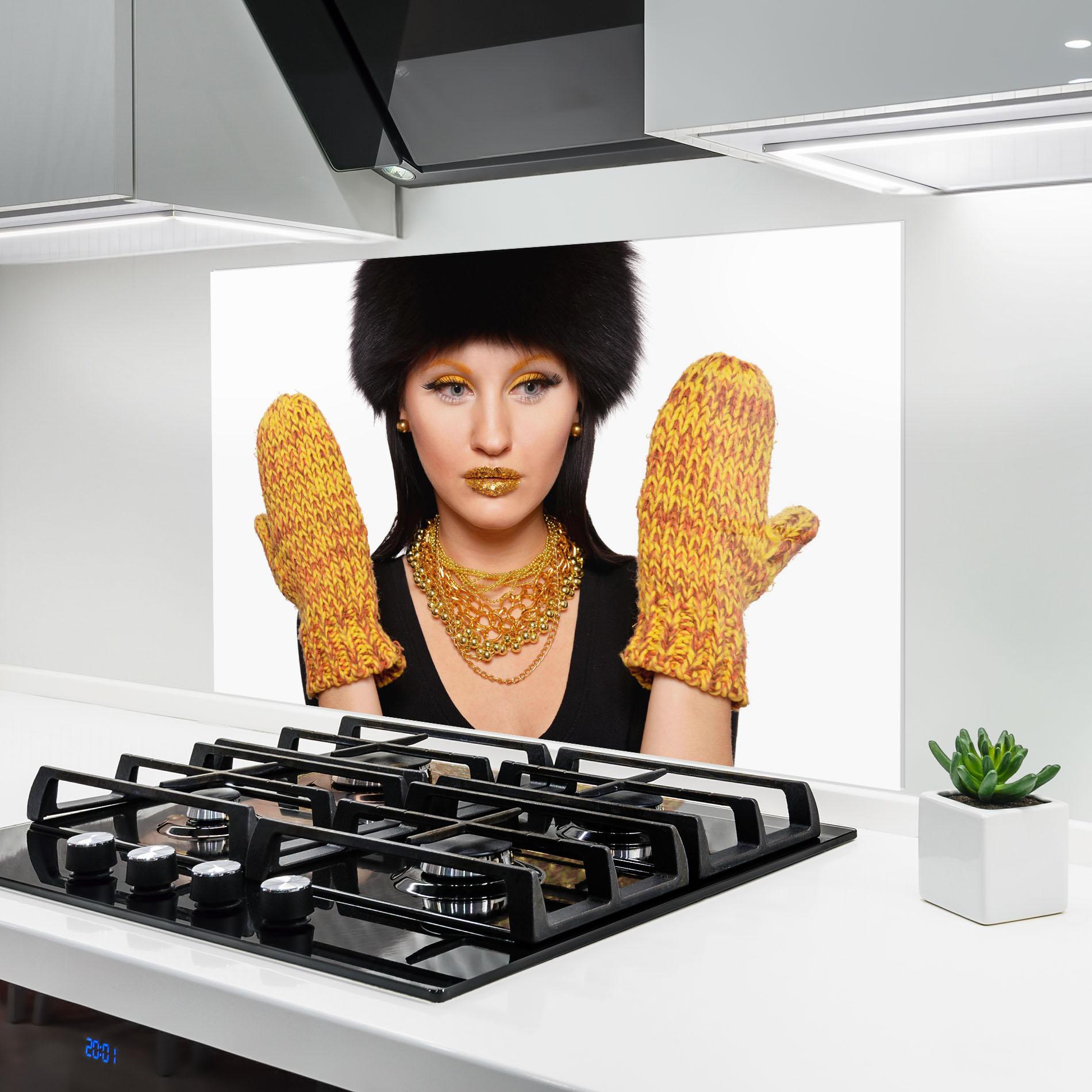 Küchenrückwand Glas Iteresting Gold Accessories mockup 6