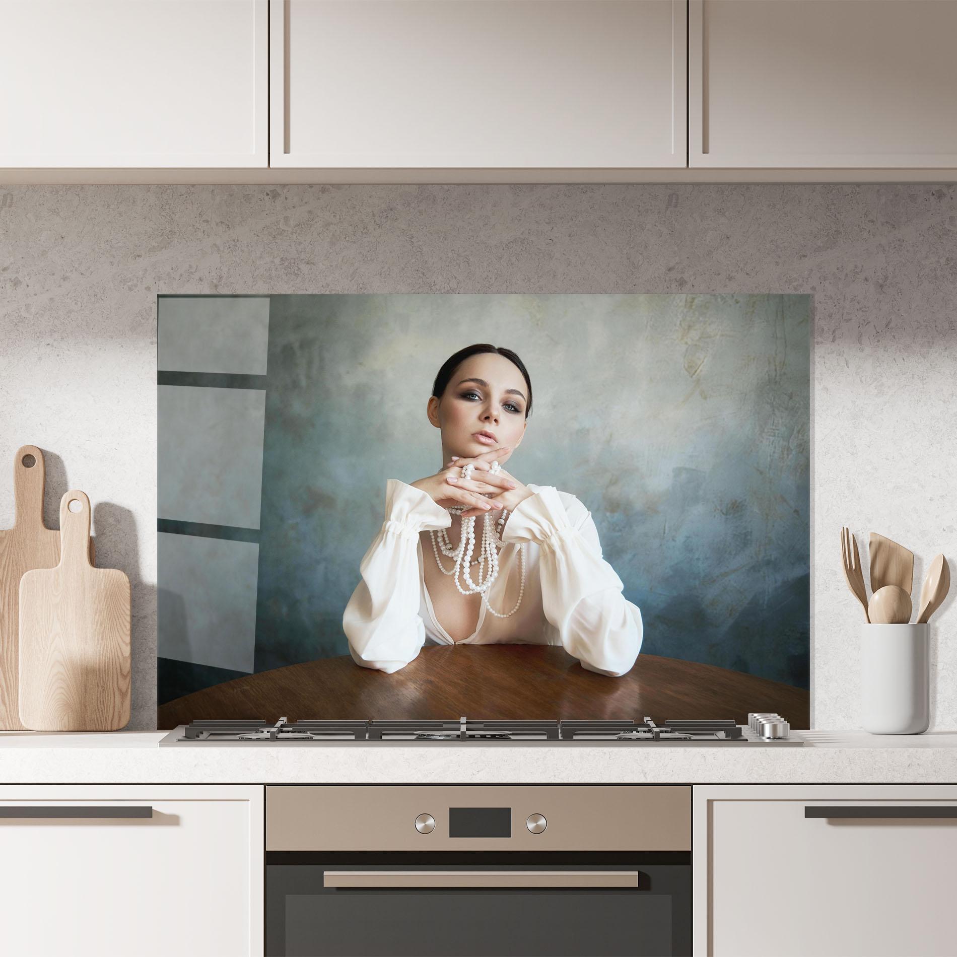 Küchenrückwand Glas Girl White Pearls mockup 7