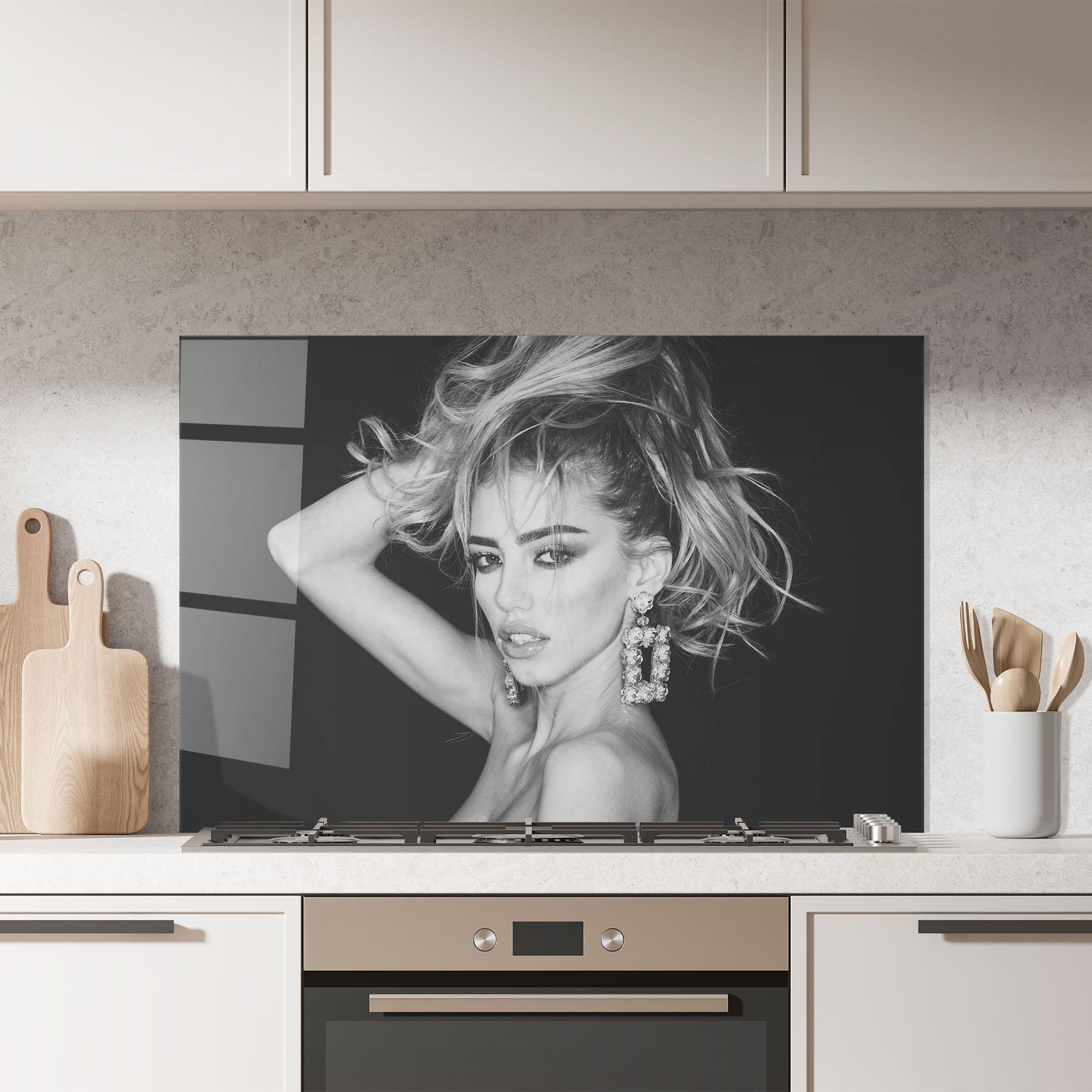 Küchenrückwand Glas Grey Flower Earrings mockup 7