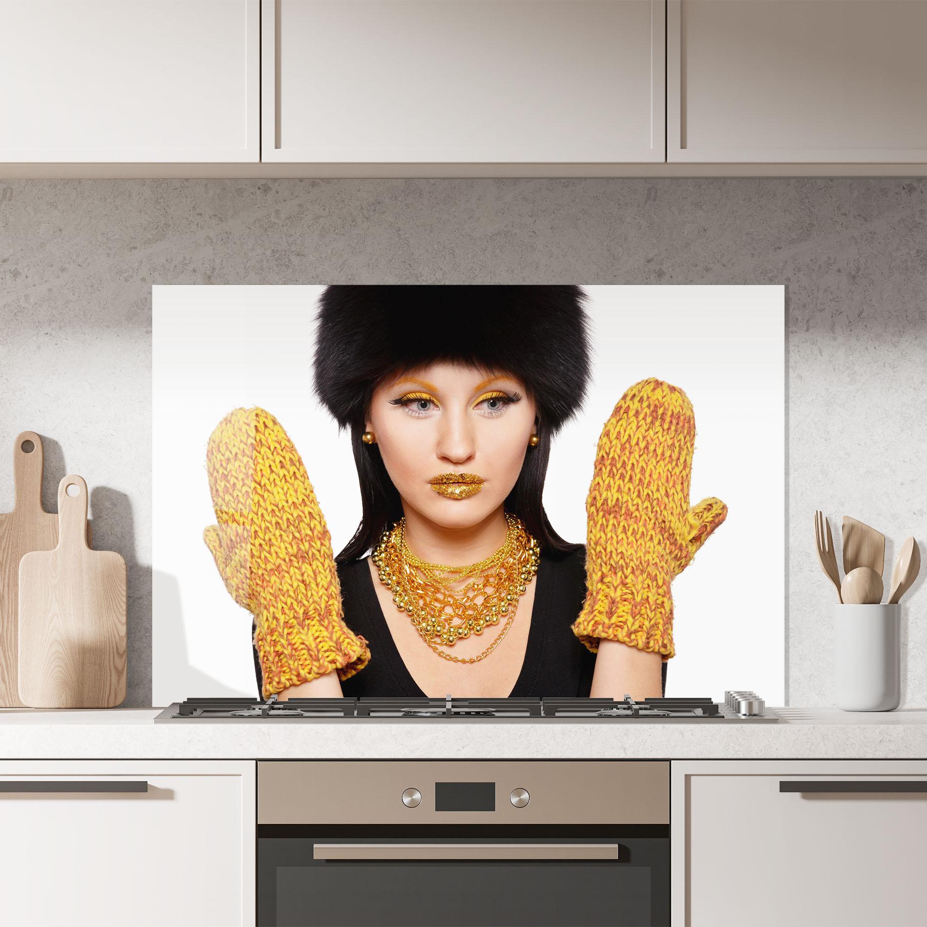 Küchenrückwand Glas Iteresting Gold Accessories mockup 7