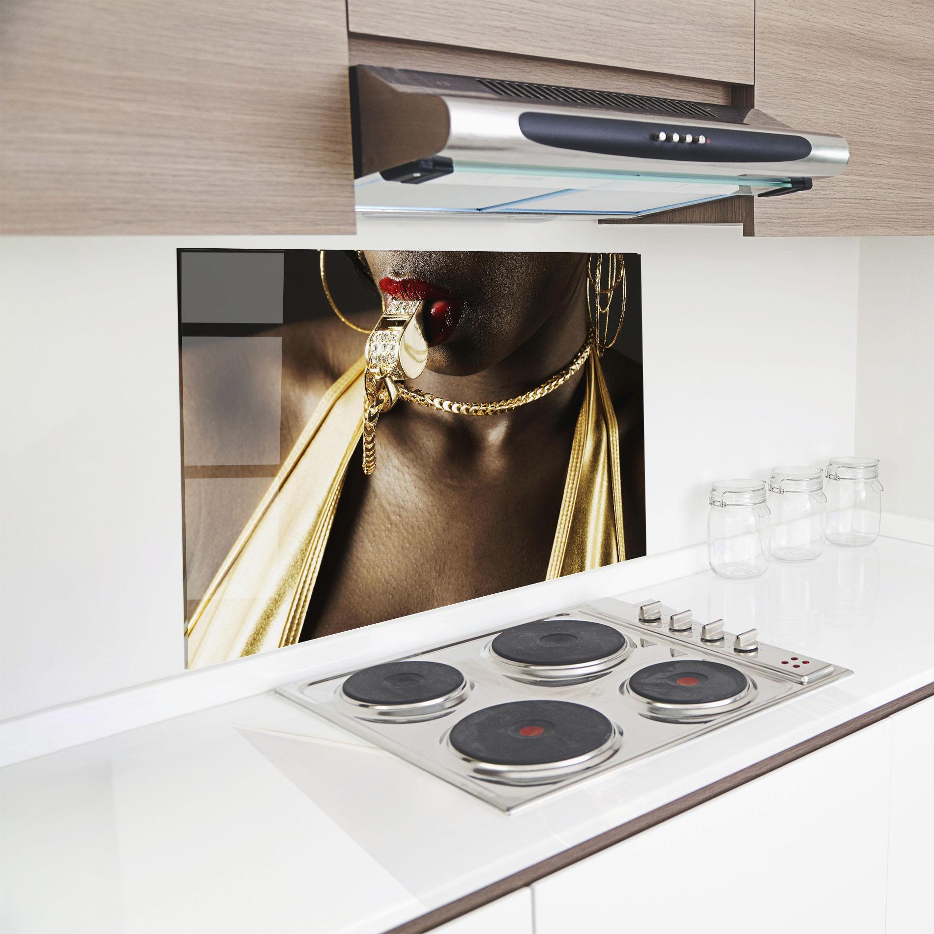 Küchenrückwand Glas Golden Whistle mockup 8
