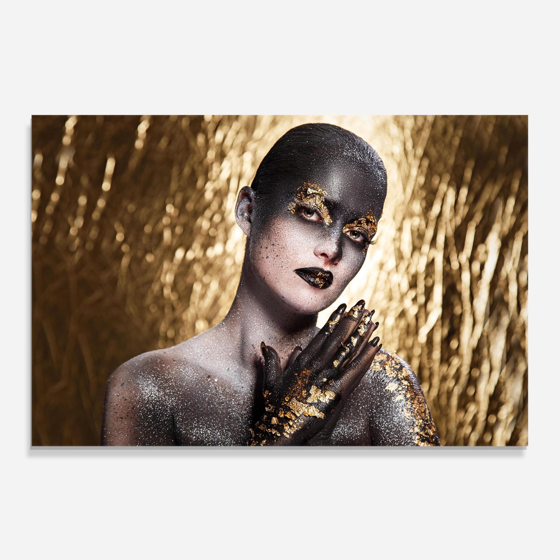 Küchenrückwand Glas Gold Artistic Makeup mockup 0