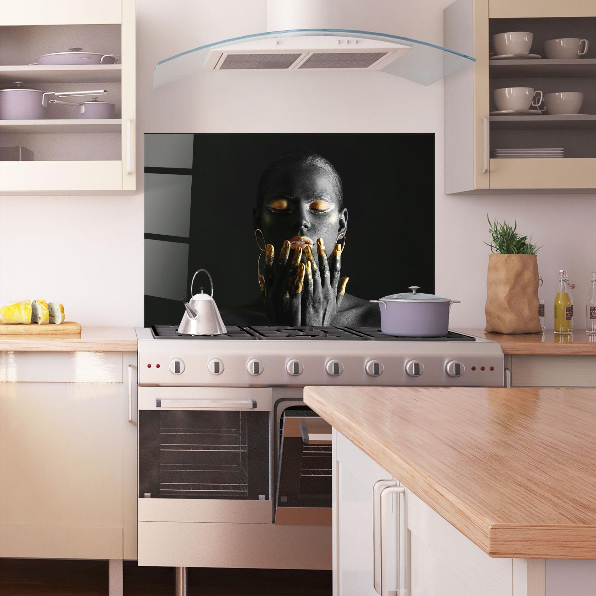 Küchenrückwand Glas Black Golden Makeup mockup 1