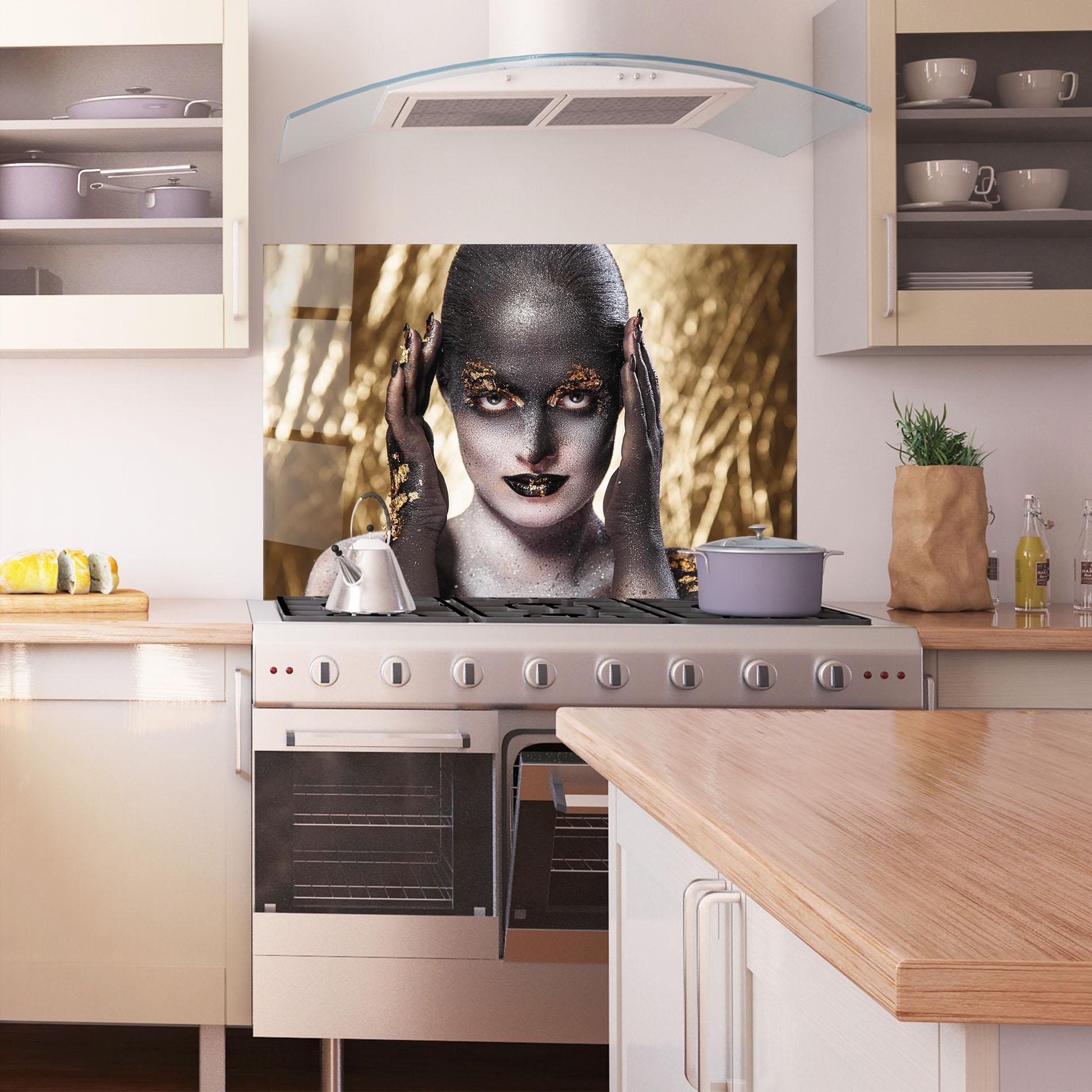 Küchenrückwand Glas Glitter Artistic Makeup mockup 1