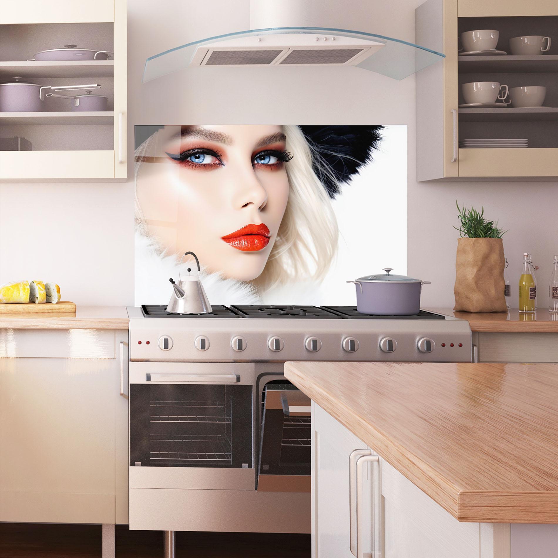 Küchenrückwand Glas White Hair Makeup mockup 1