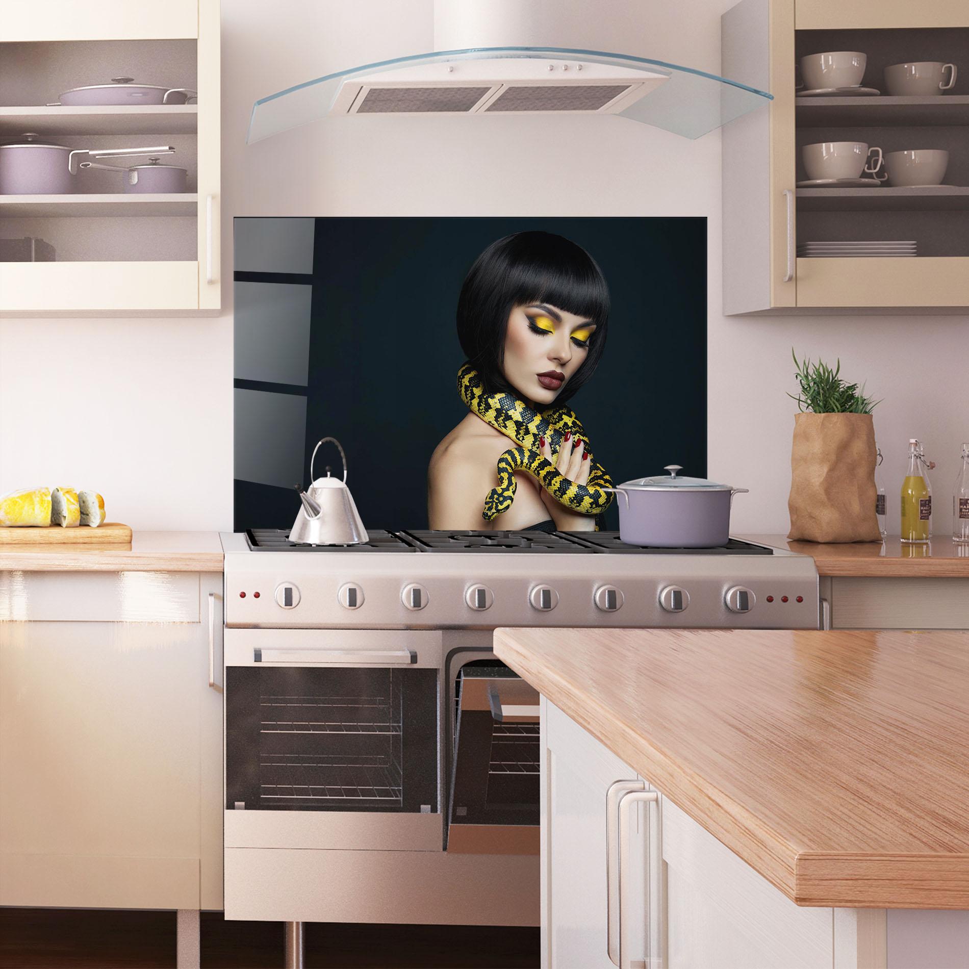 Küchenrückwand Glas Yellow Snake Makeup mockup 1