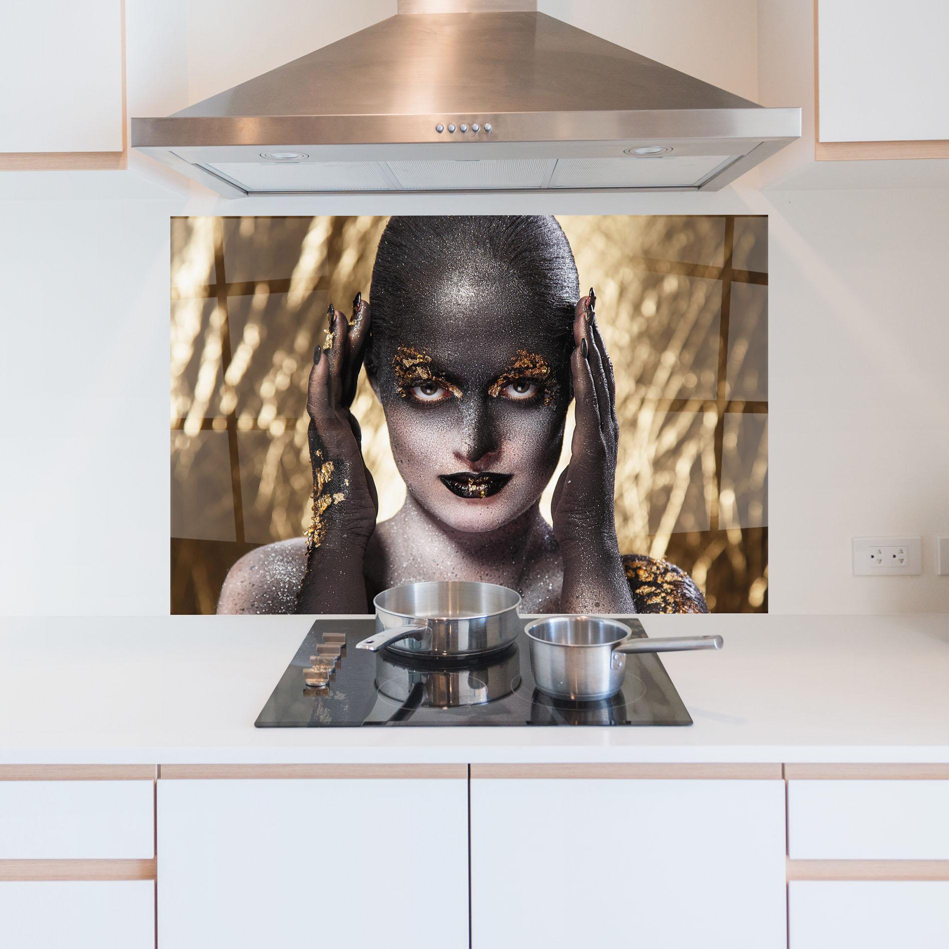 Küchenrückwand Glas Glitter Artistic Makeup mockup 5