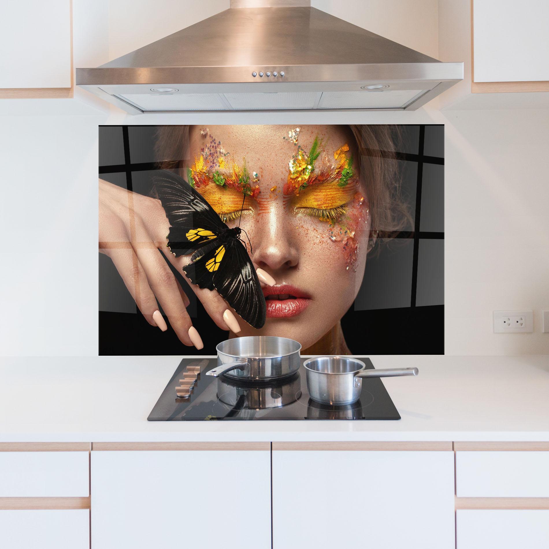 Küchenrückwand Glas Pretty Butterflu Makeup mockup 5