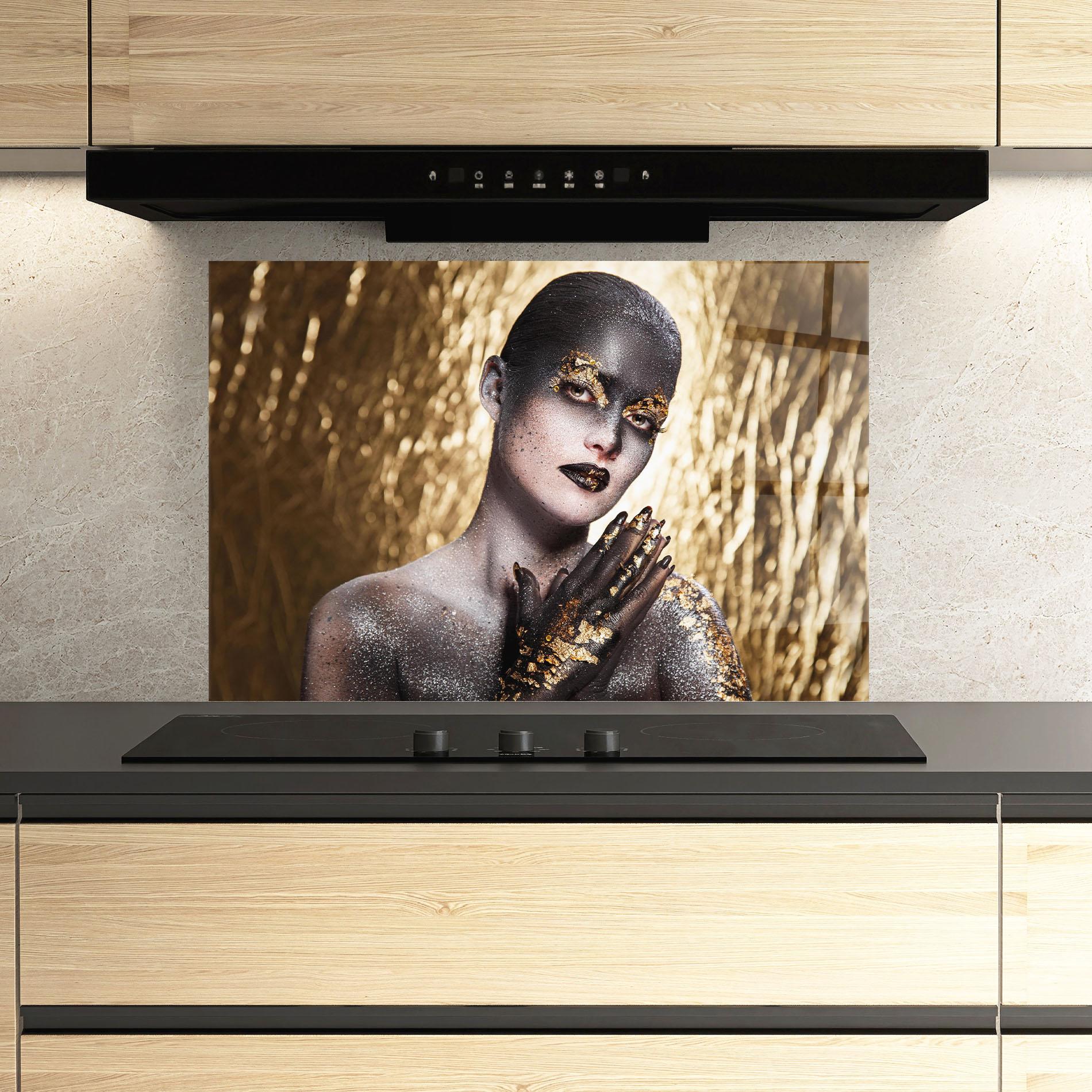 Küchenrückwand Glas Gold Artistic Makeup mockup 3