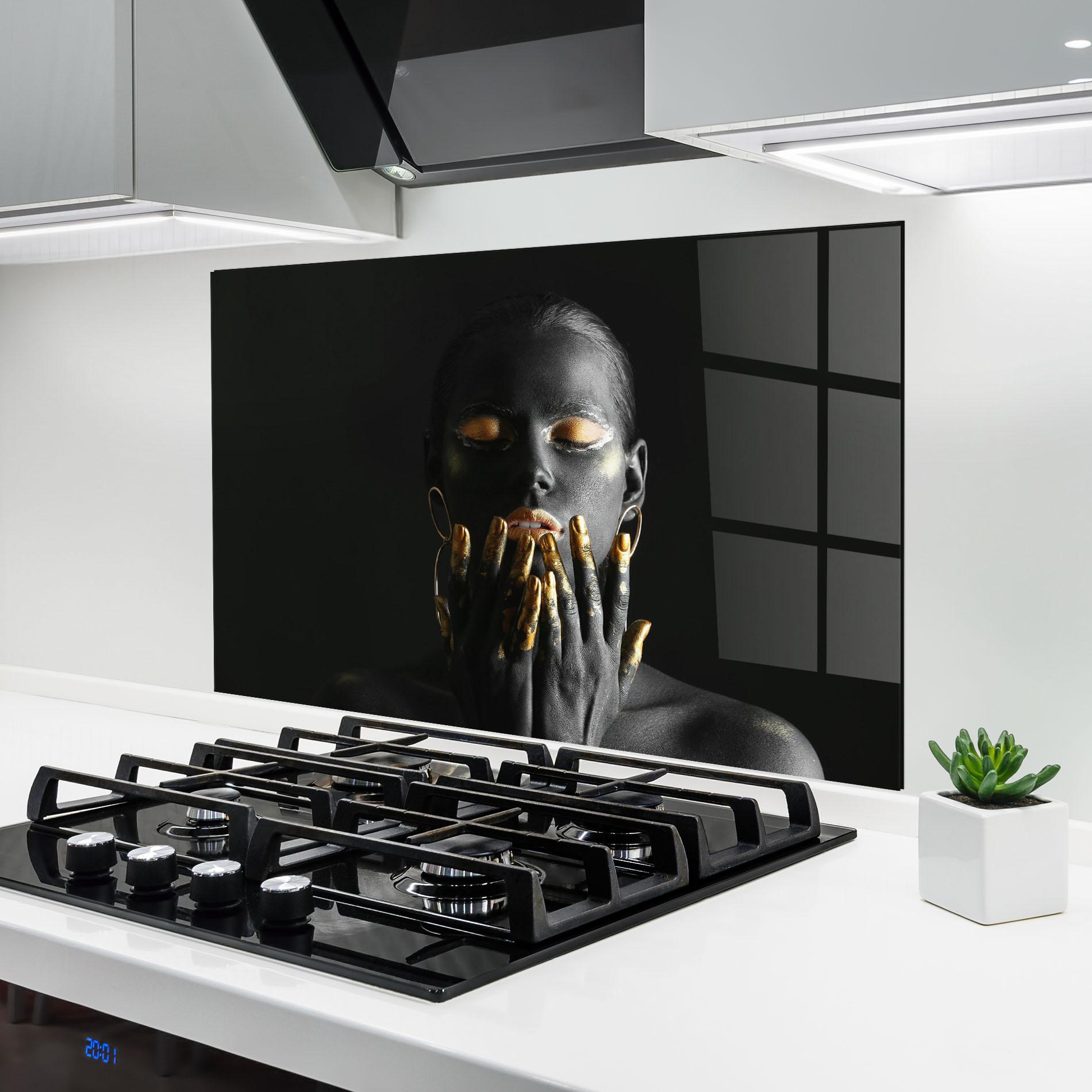 Küchenrückwand Glas Black Golden Makeup mockup 6