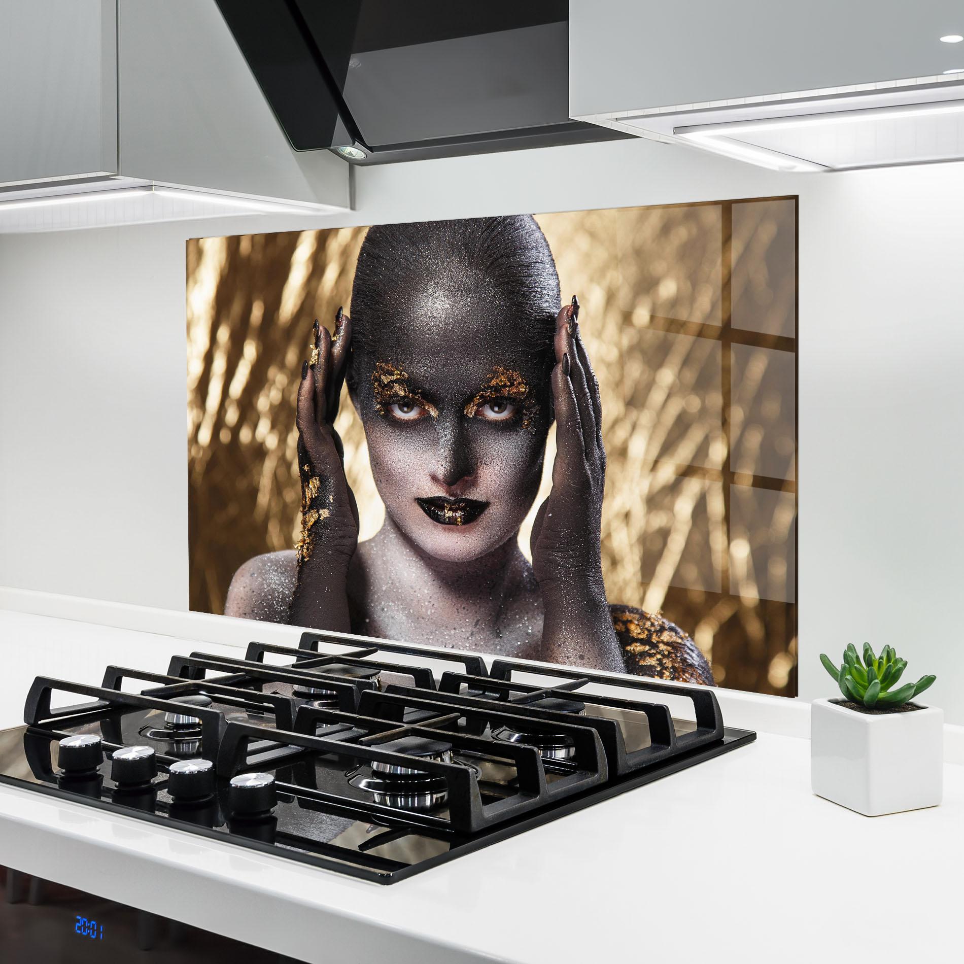 Küchenrückwand Glas Glitter Artistic Makeup mockup 6