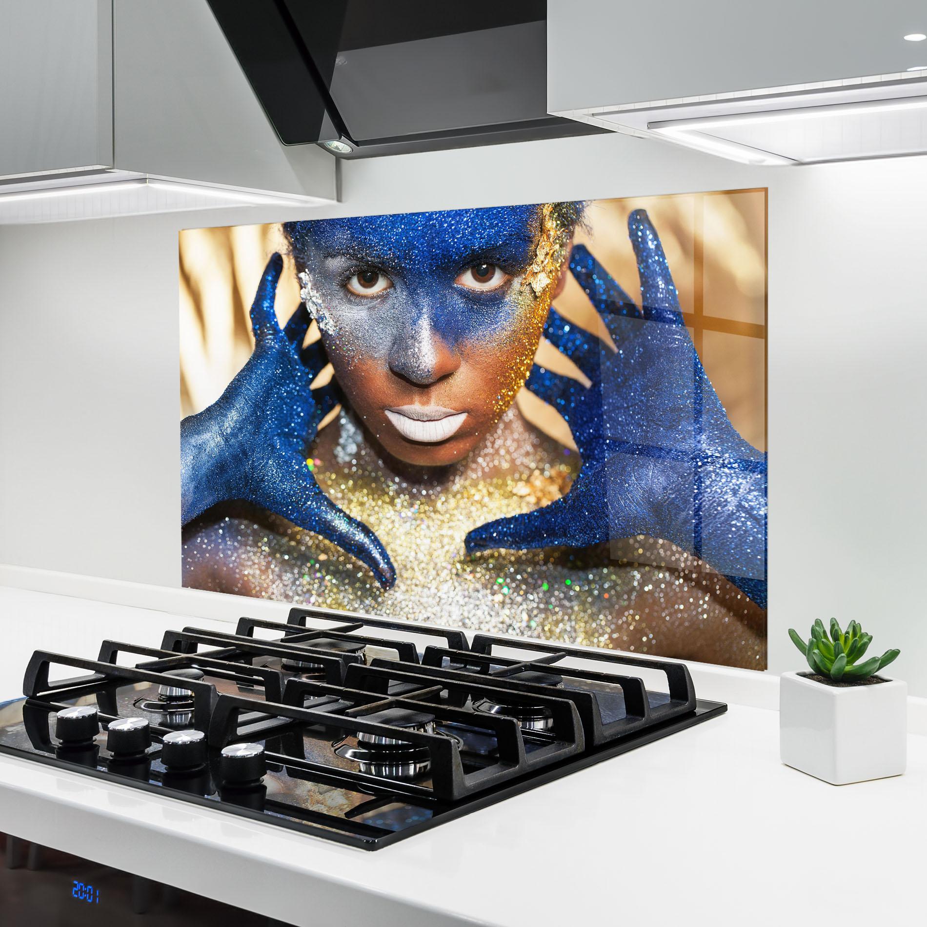 Küchenrückwand Glas Glue Gold Glitter mockup 6