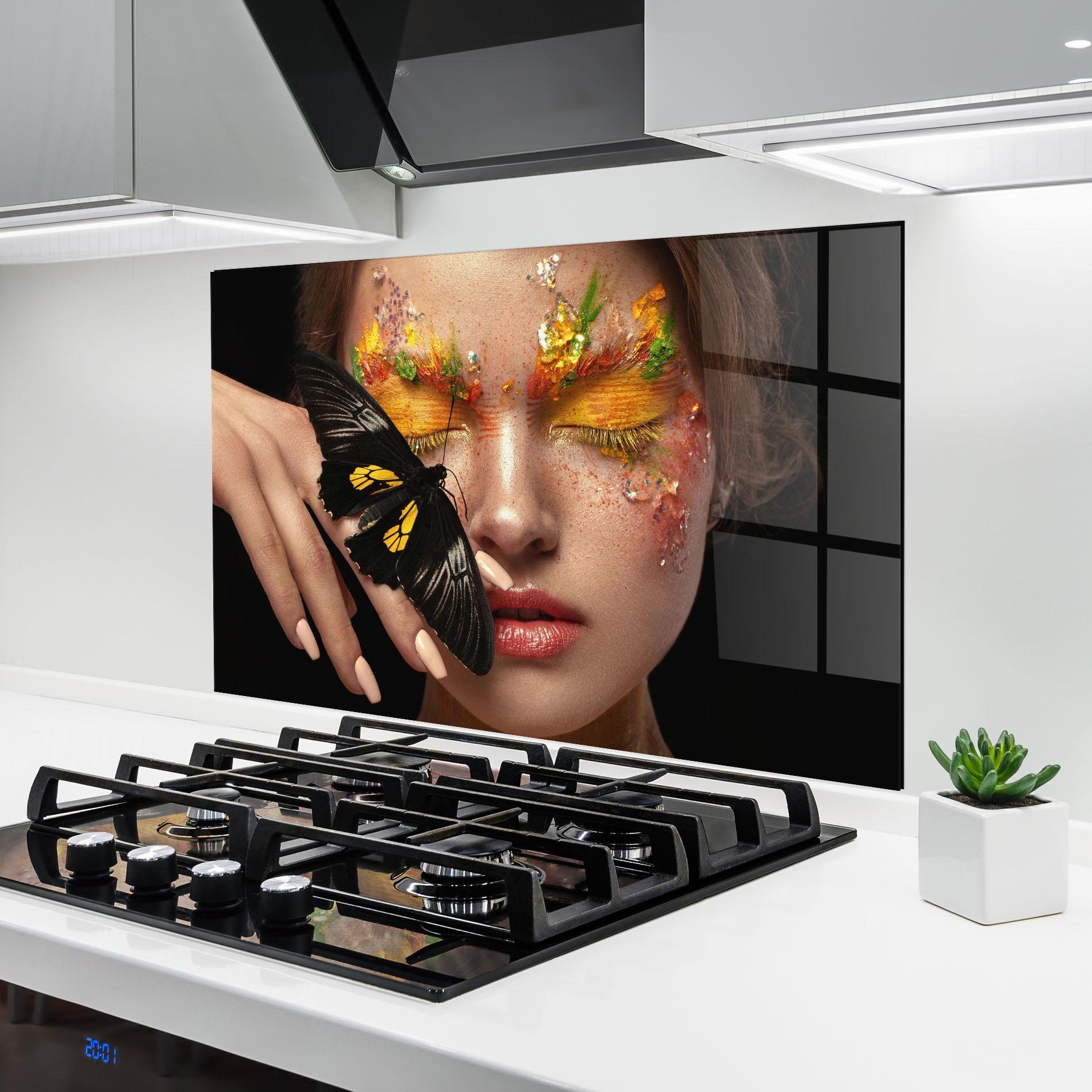 Küchenrückwand Glas Pretty Butterflu Makeup mockup 6
