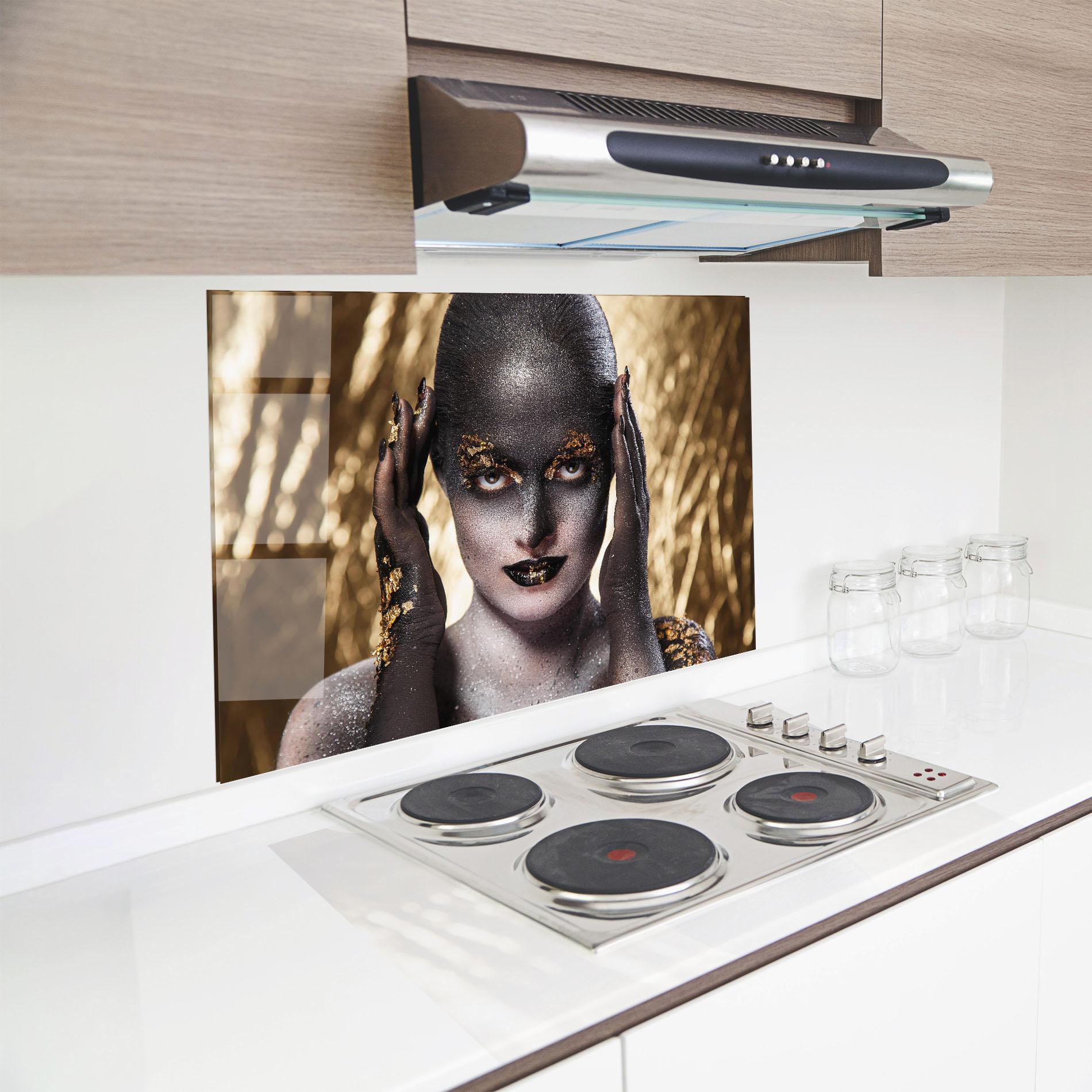 Küchenrückwand Glas Glitter Artistic Makeup mockup 8