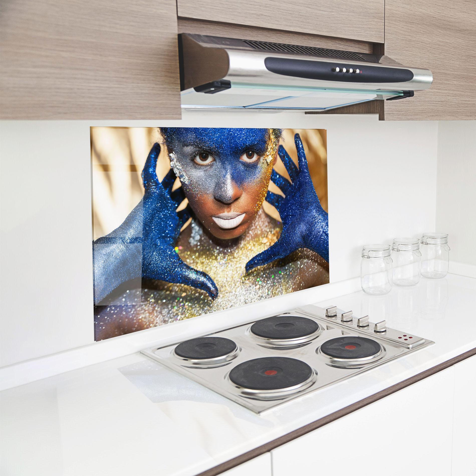 Küchenrückwand Glas Glue Gold Glitter mockup 8