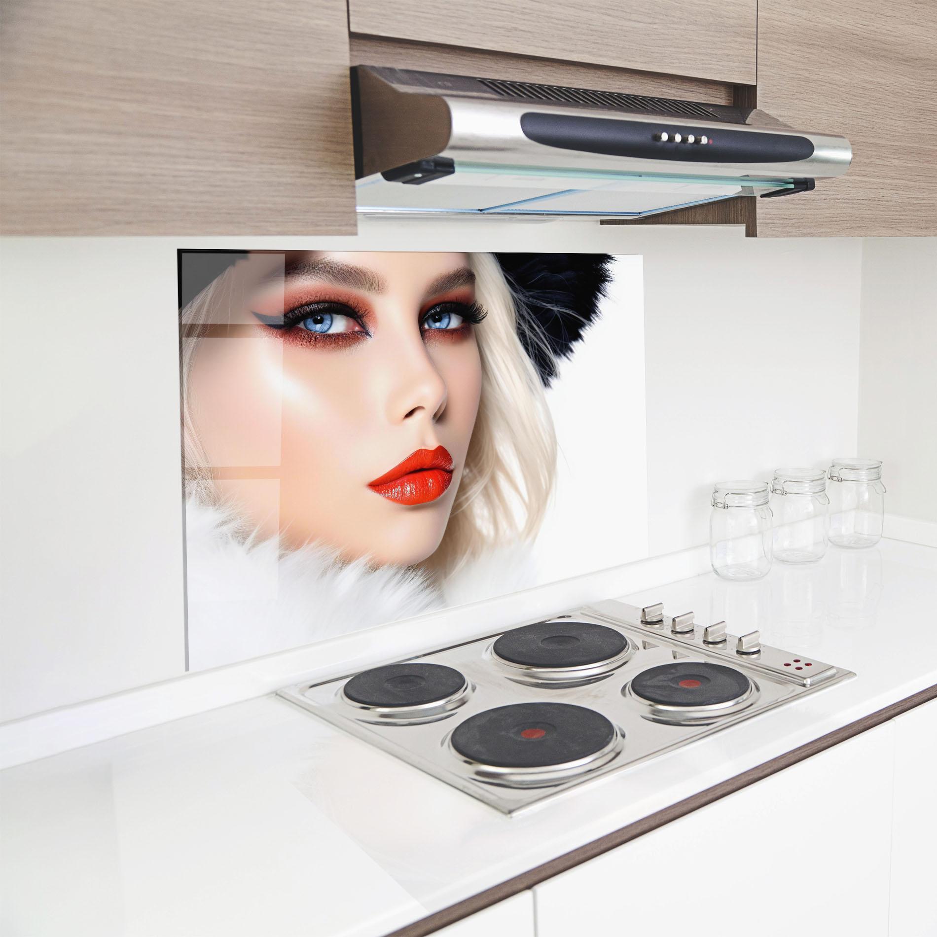 Küchenrückwand Glas White Hair Makeup mockup 8