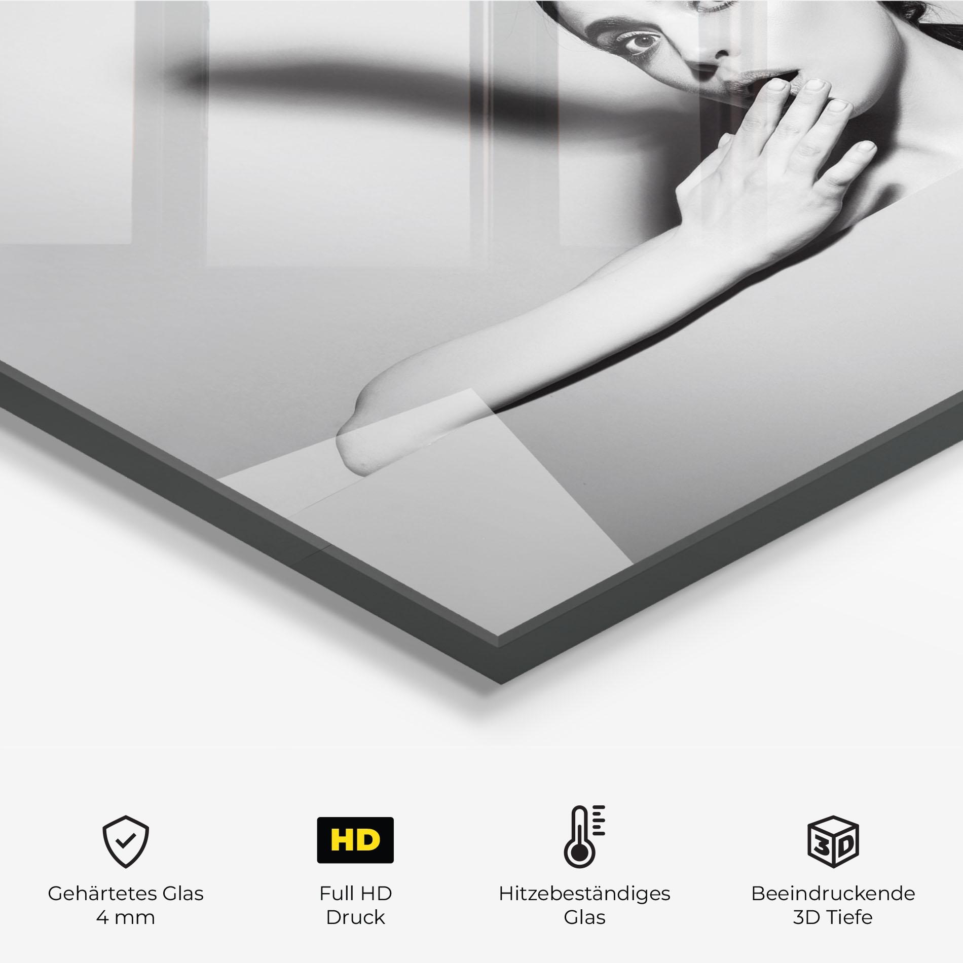 Küchenrückwand Glas Bunny Ears Peeking mockup 2