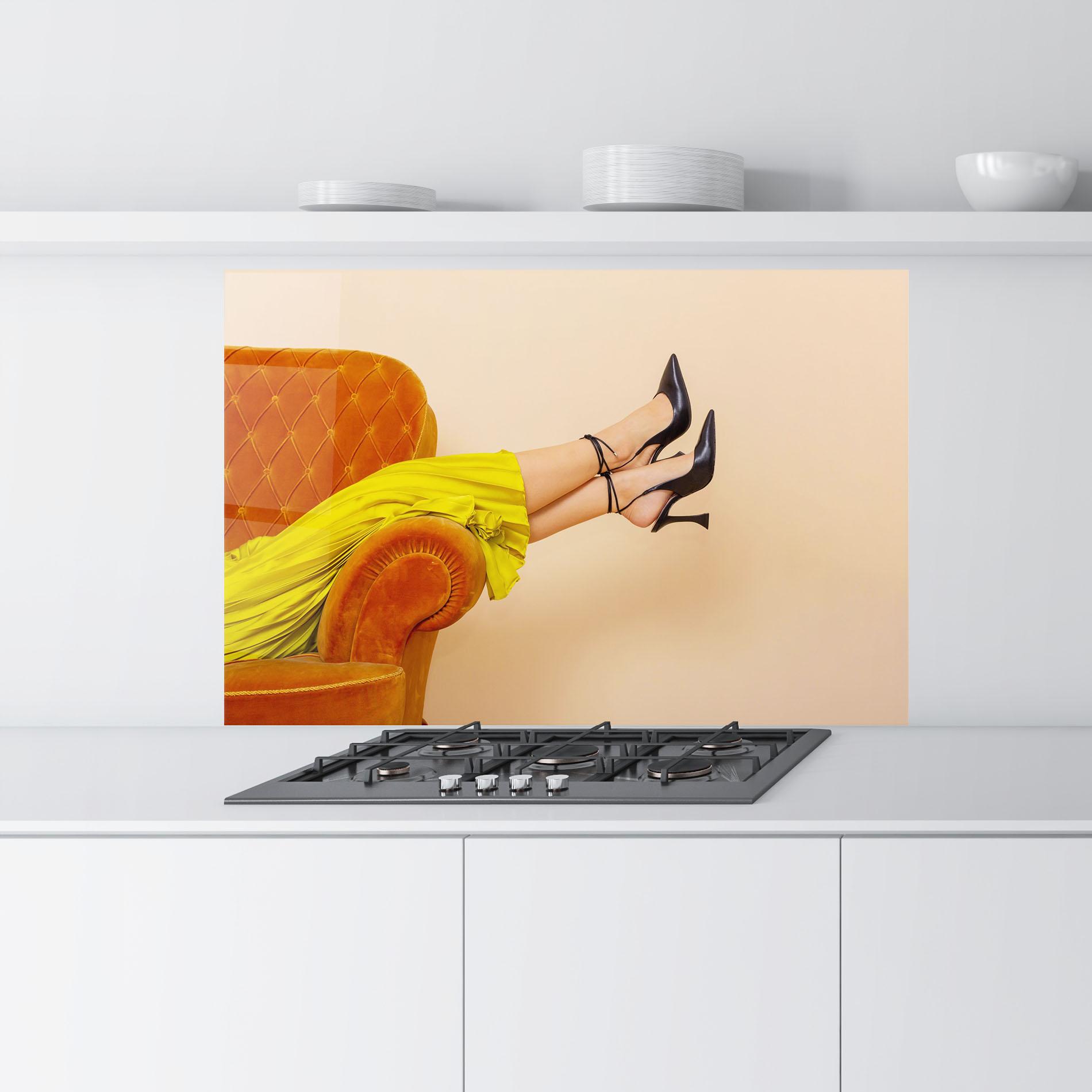 Küchenrückwand Glas Black Heals On Cream mockup 9
